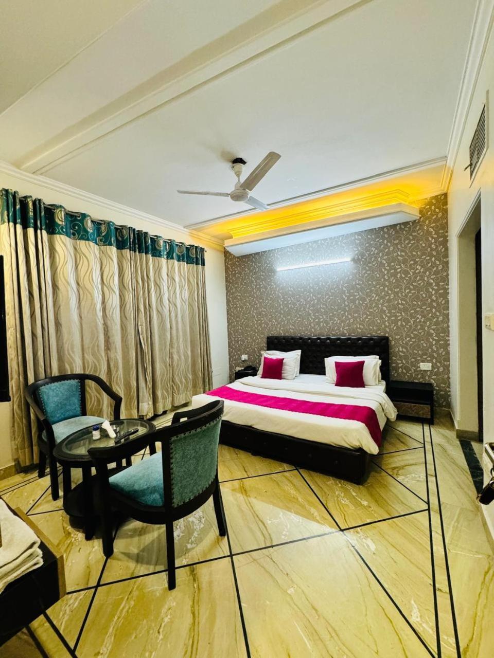 Dayal Regency, Shushant Lok Sector 29, Near Fortis Hospital Hotel 3*
