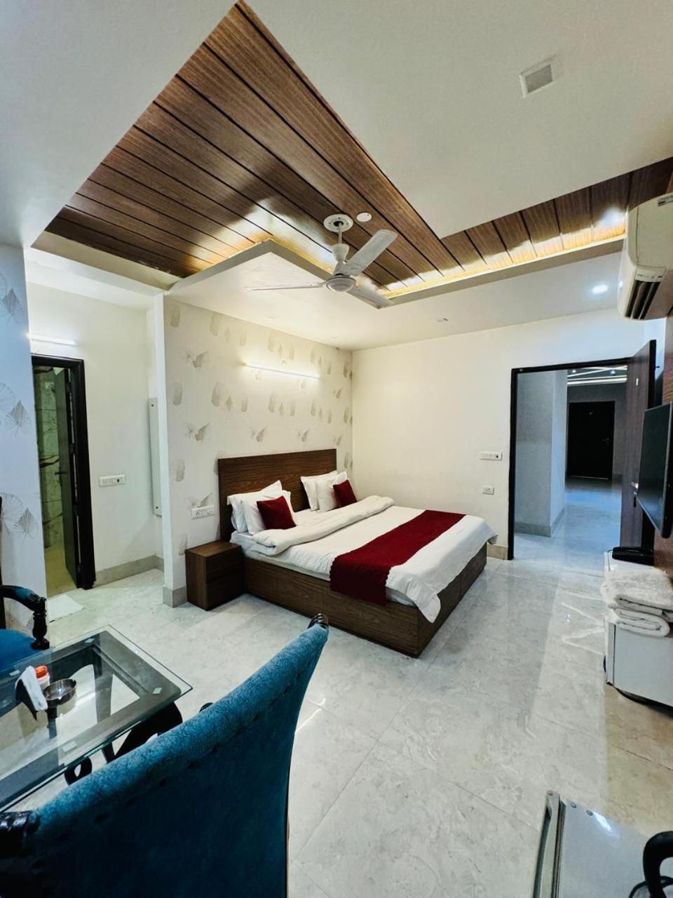 Hotel Dayal Regency, Shushant Lok Sector 29, Near Fortis Hospital 3*