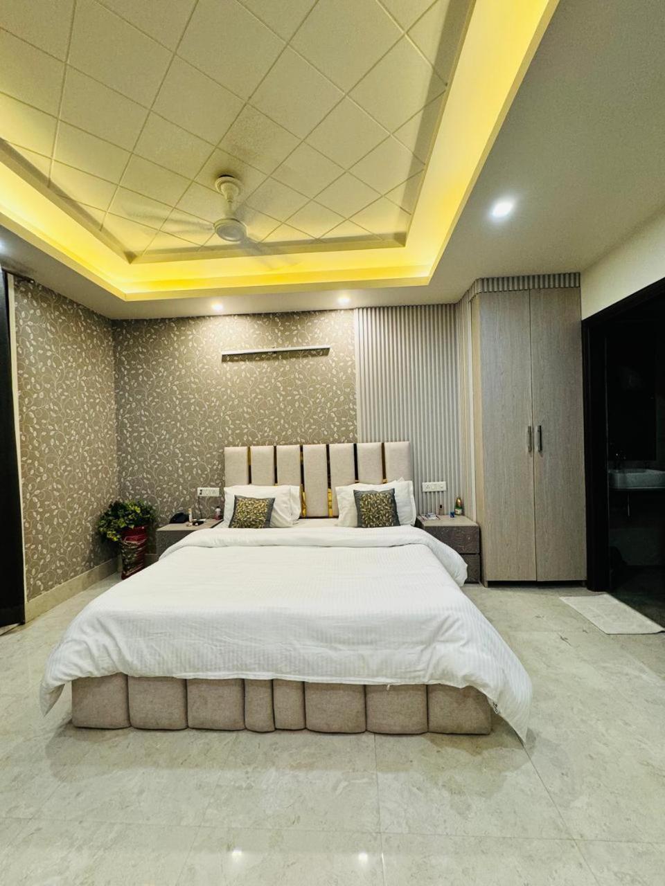 Dayal Regency, Shushant Lok Sector 29, Near Fortis Hospital Hotel