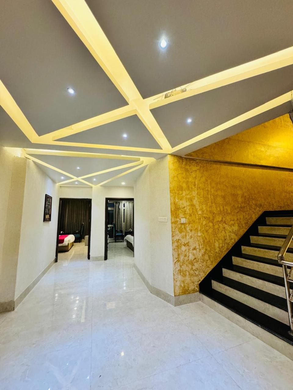 Dayal Regency, Shushant Lok Sector 29, Near Fortis Hospital Hotel