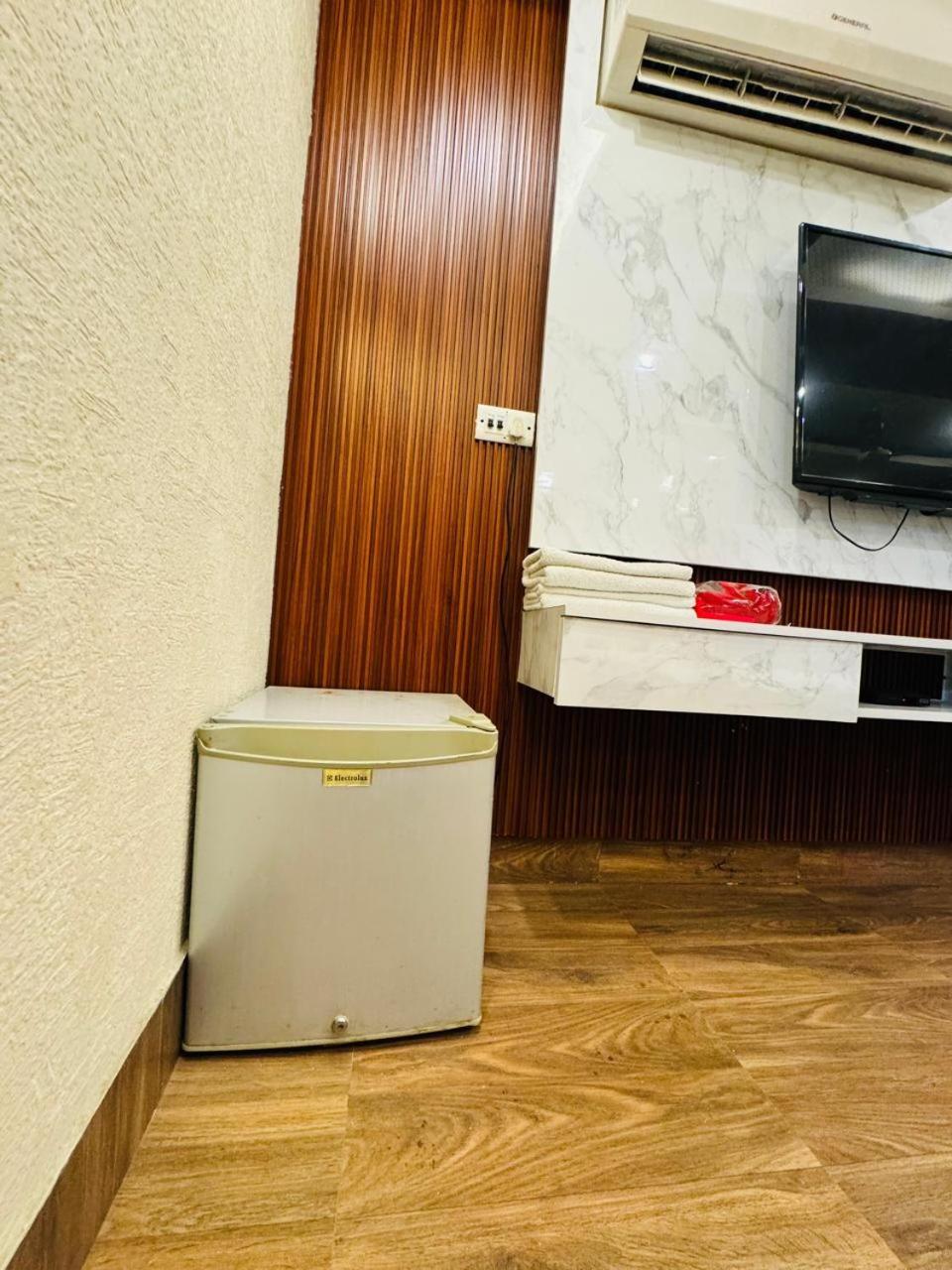 Hotel Dayal Regency, Shushant Lok Sector 29, Near Fortis Hospital Gurgaon