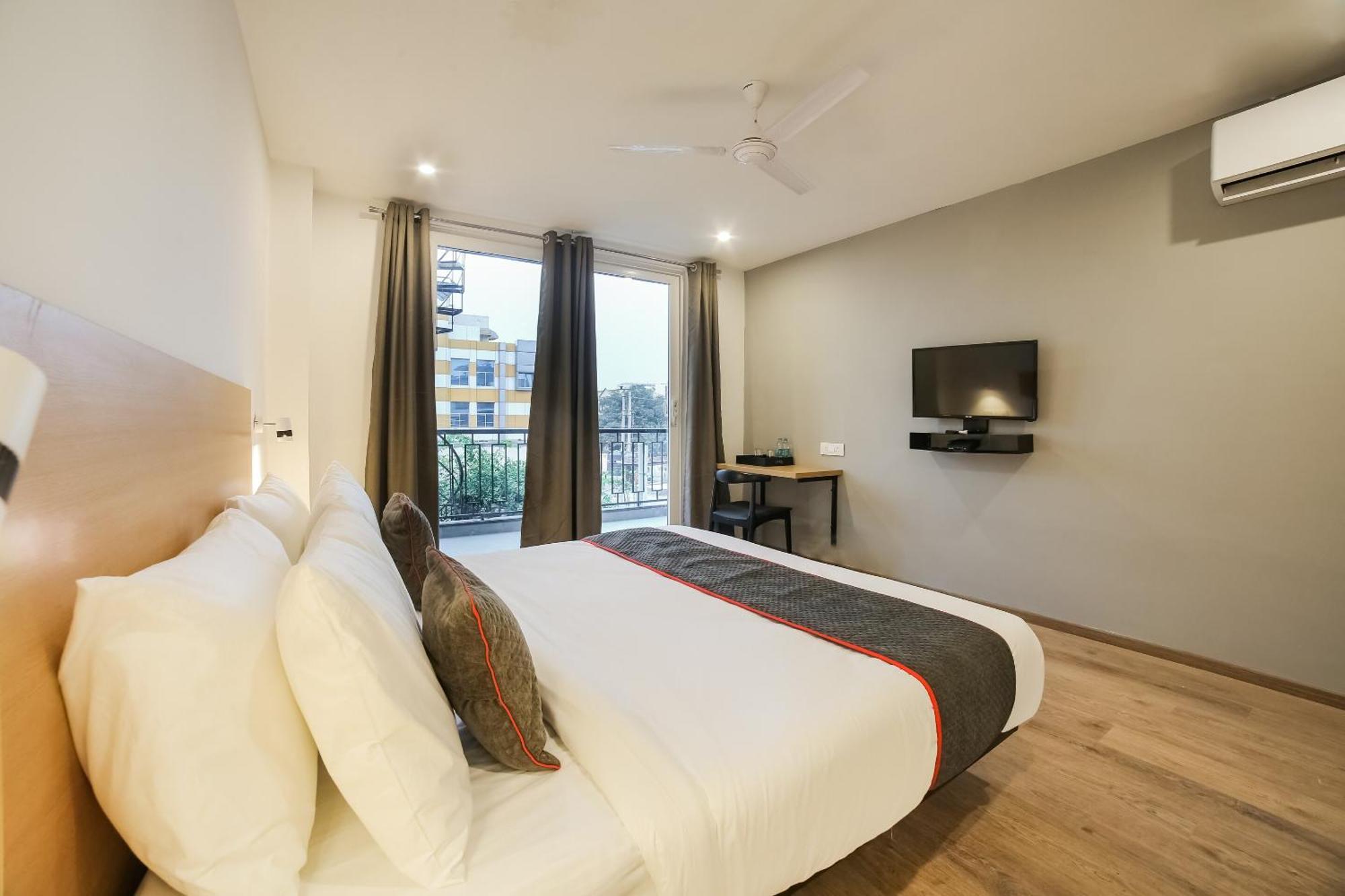 Super Townhouse Near Appu Ghar Hotel
