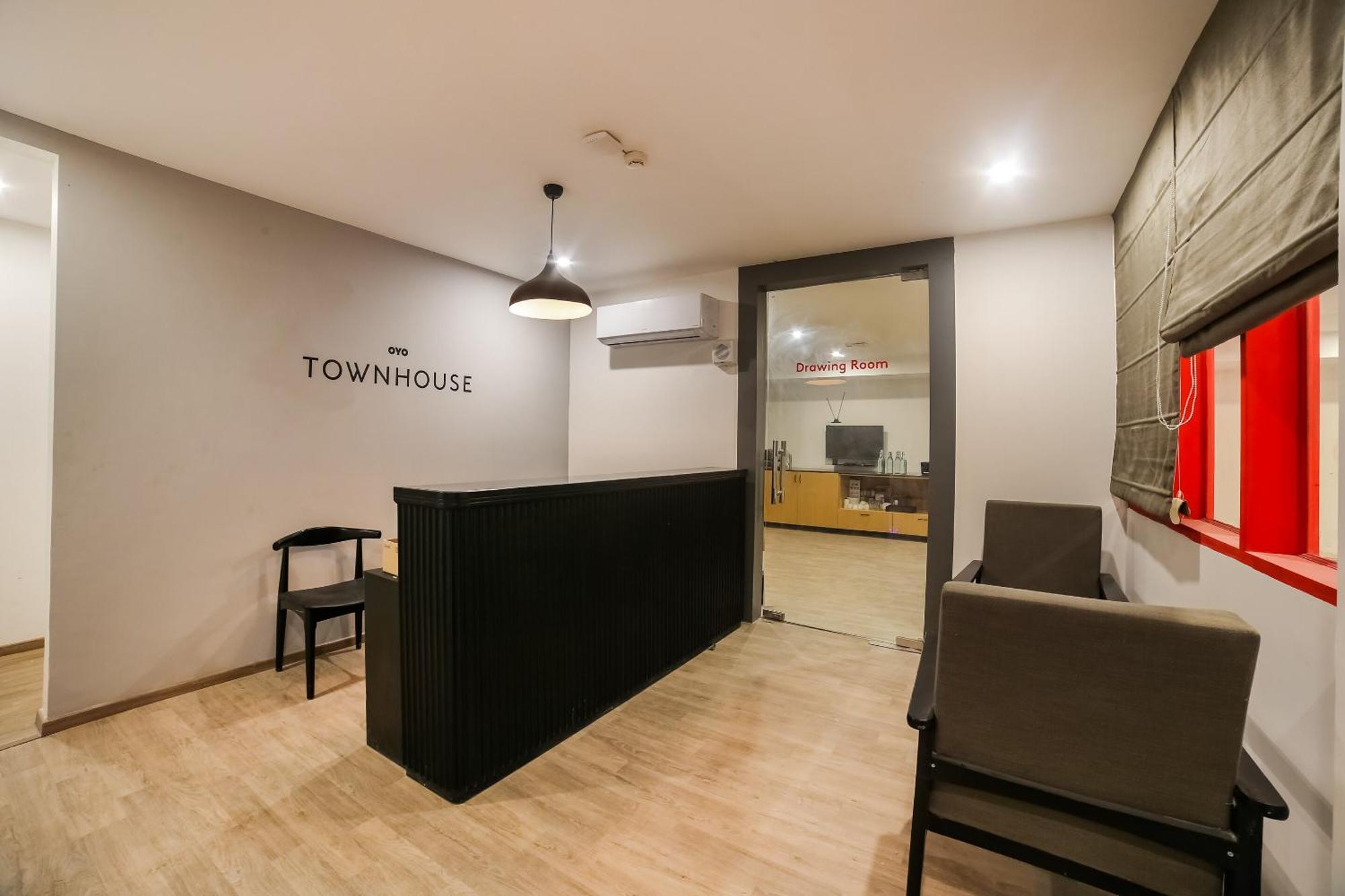Super Townhouse Near Appu Ghar Hotel