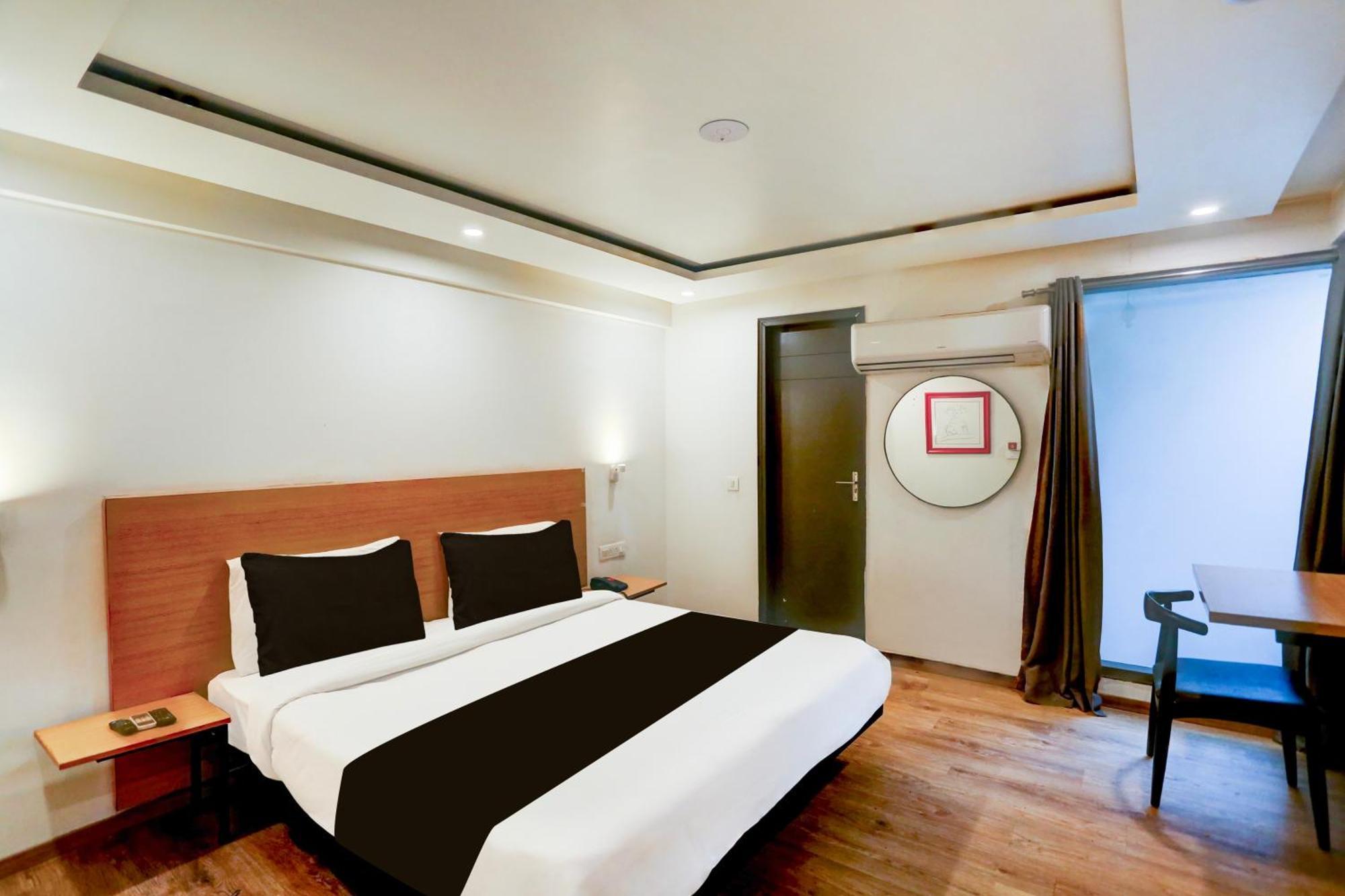 Hotel Townhouse Sector 57 Near Hong Kong Bazaar 3*