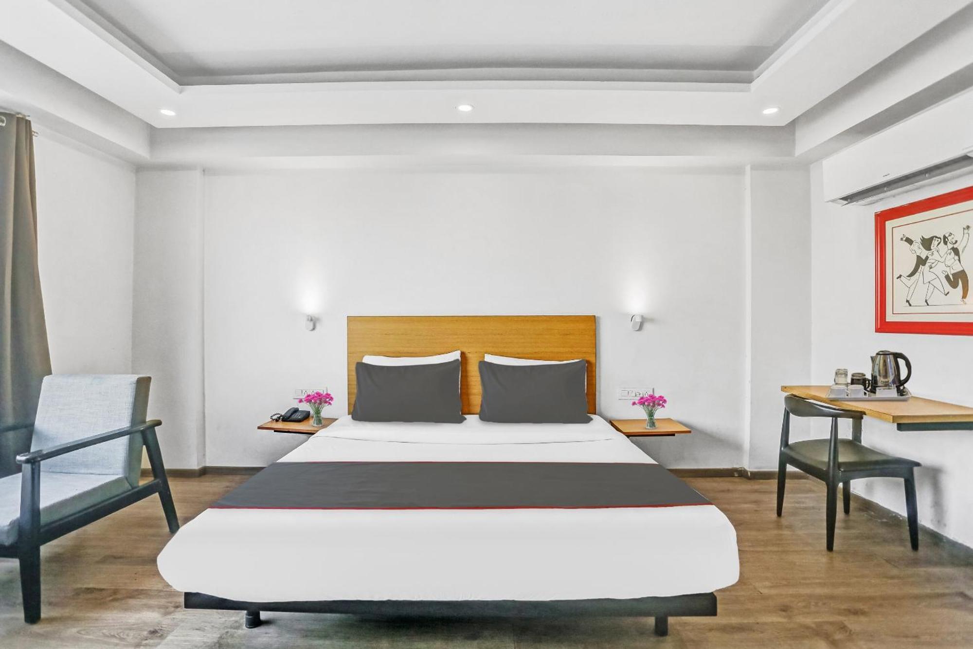 Townhouse Sector 57 Near Hong Kong Bazaar 3*