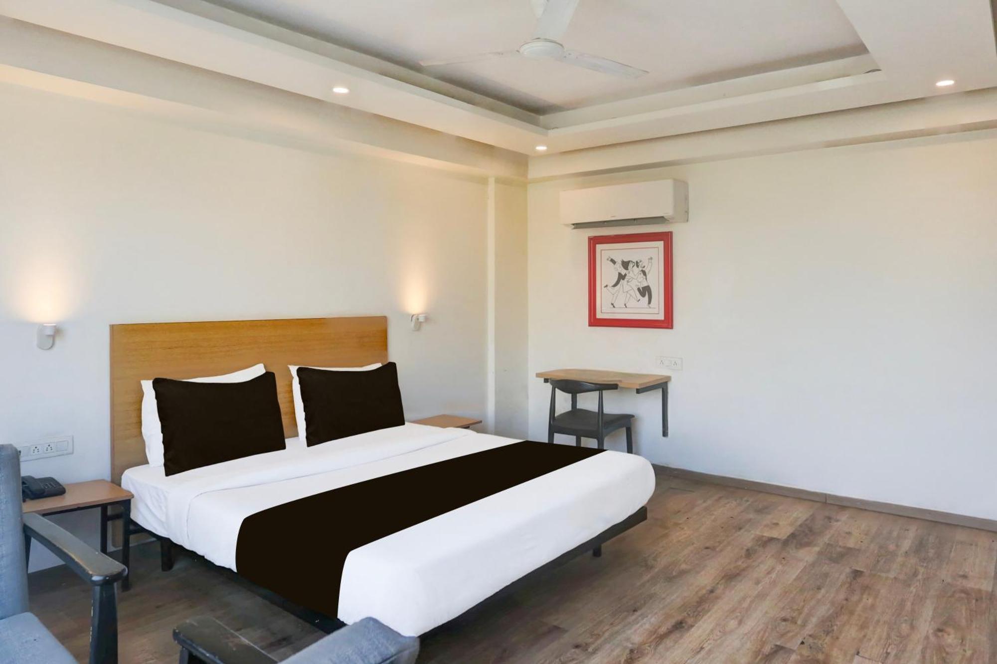Townhouse Sector 57 Near Hong Kong Bazaar Hotel 3*