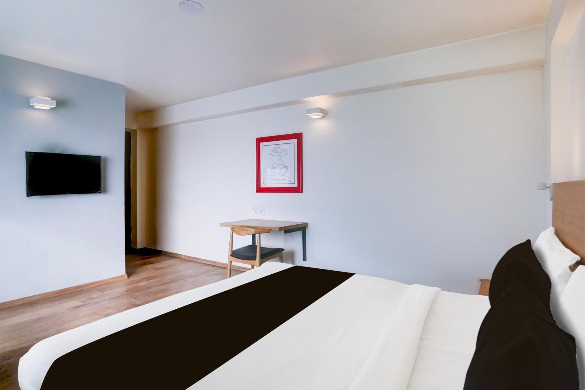 Hotel Townhouse Sector 57 Near Hong Kong Bazaar 3*