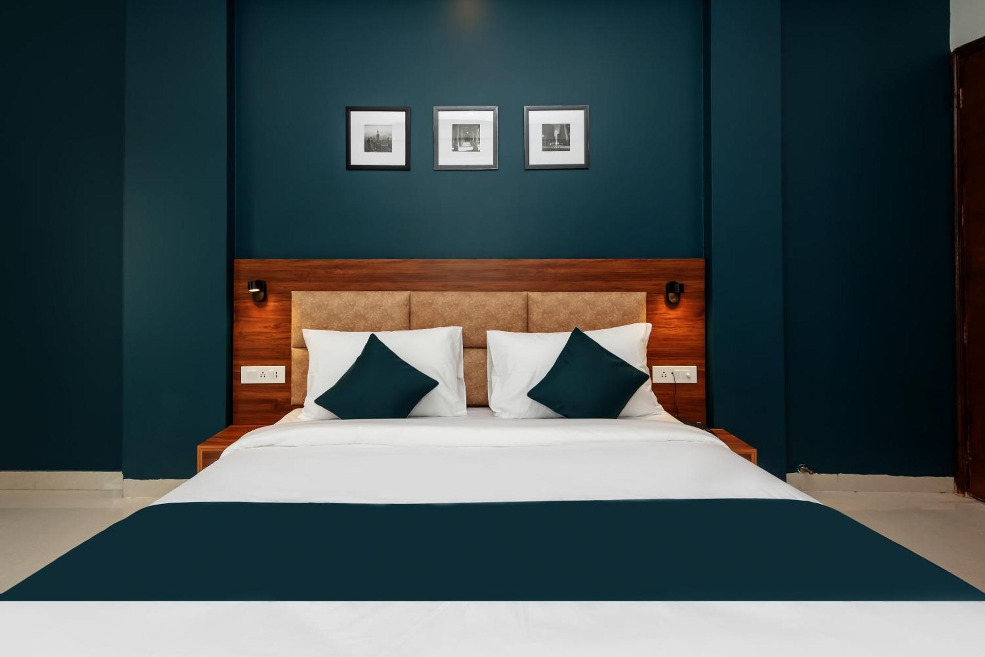 Hotel O Earth Near Bestech Central Square Mall
