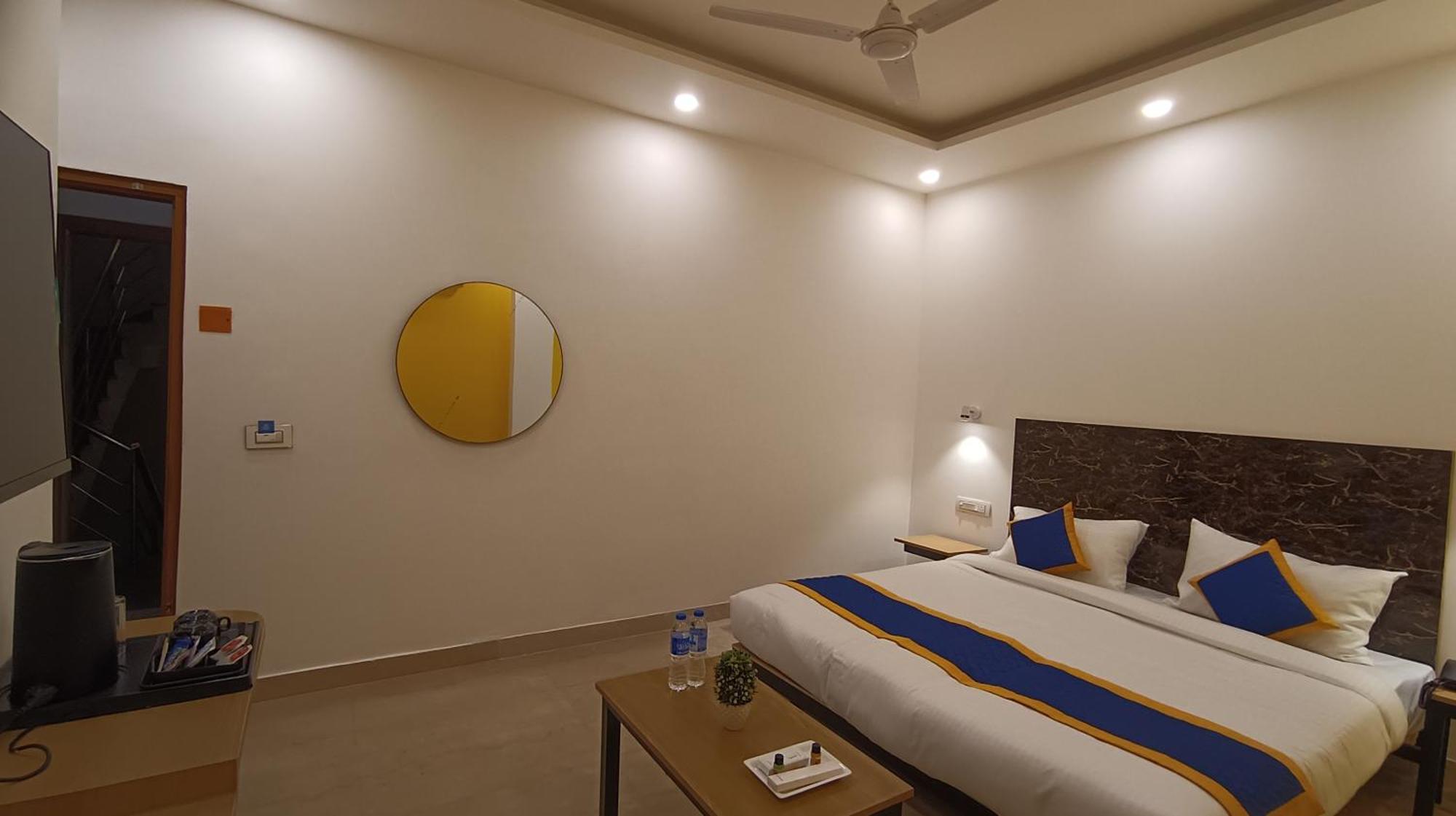Hotel Aamantran Residency Hotel, Sohna Road, Sector 49, Gurugram 3*