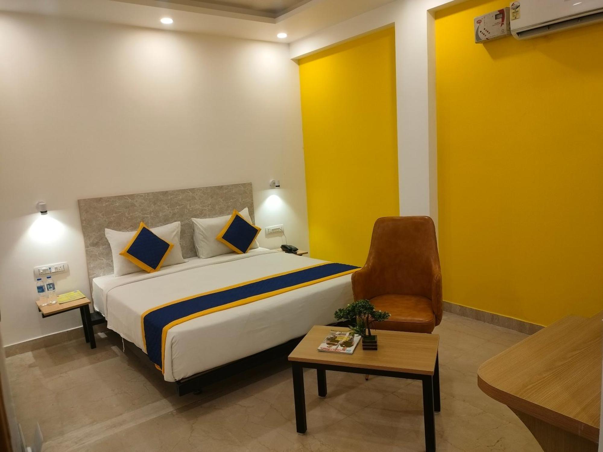 Aamantran Residency Hotel, Sohna Road, Sector 49, Gurugram 3*
