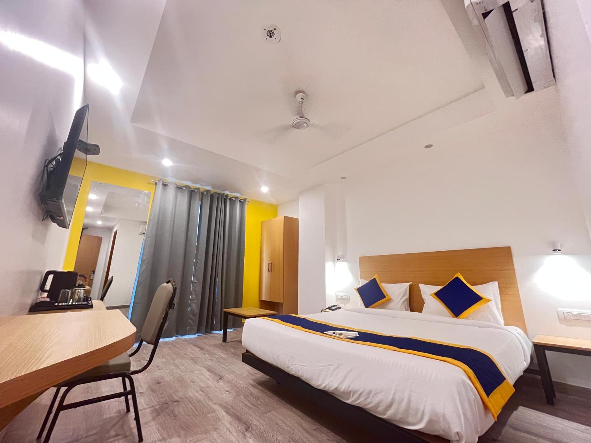 Aamantran Residency Hotel, Sohna Road, Sector 49, Gurugram 3* Gurgaon