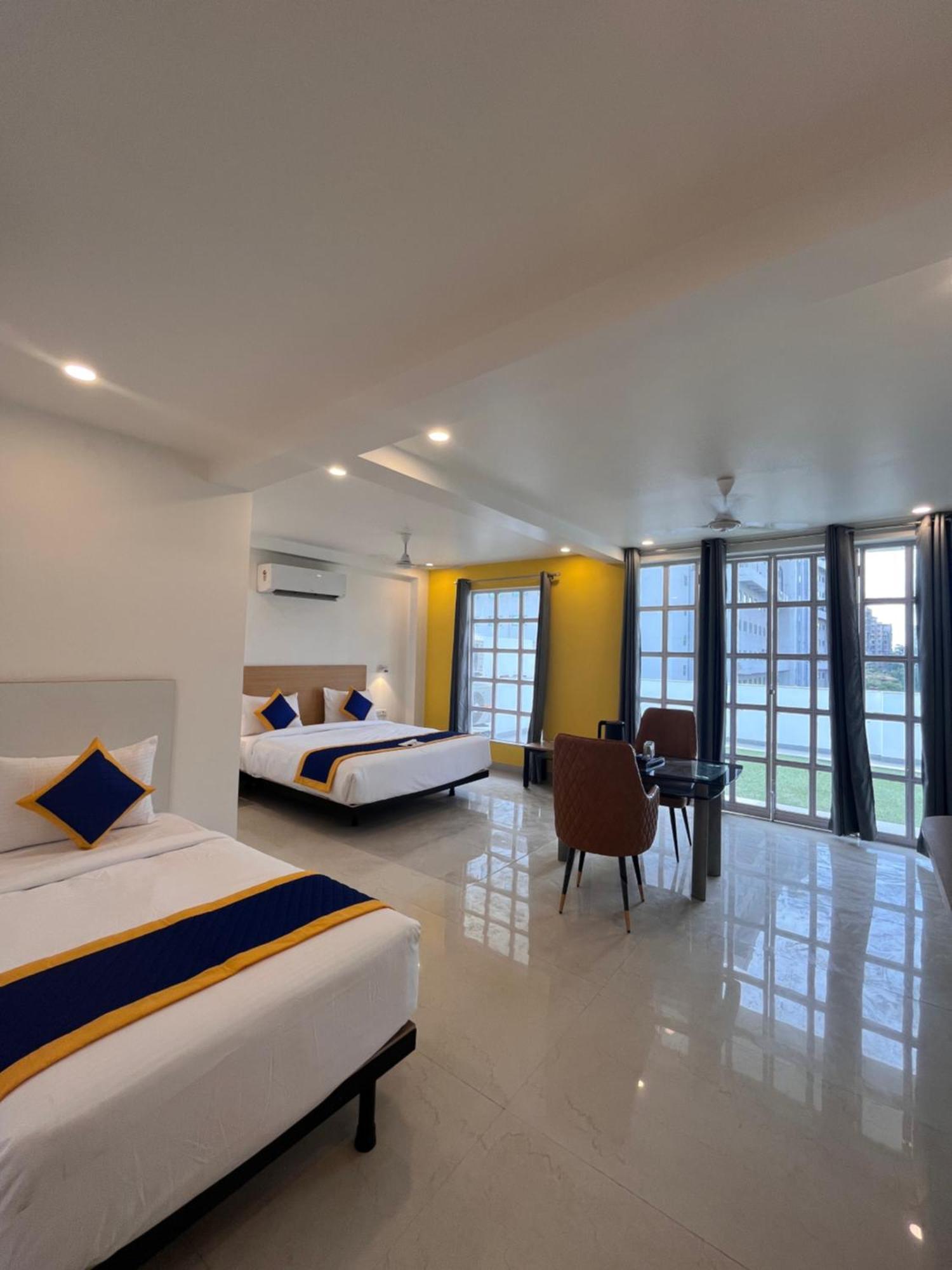 Aamantran Residency Hotel, Sohna Road, Sector 49, Gurugram Hotel 3*