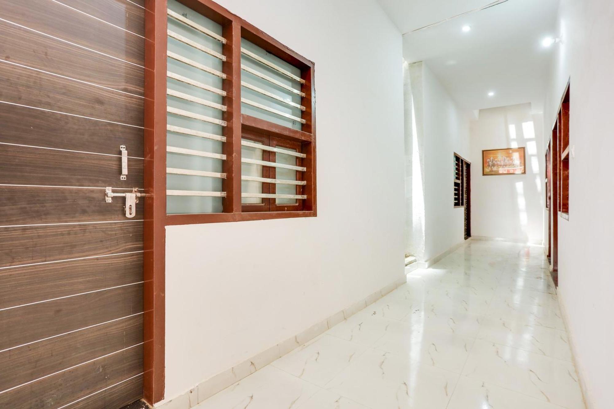 O Met Hotel Gurgaon