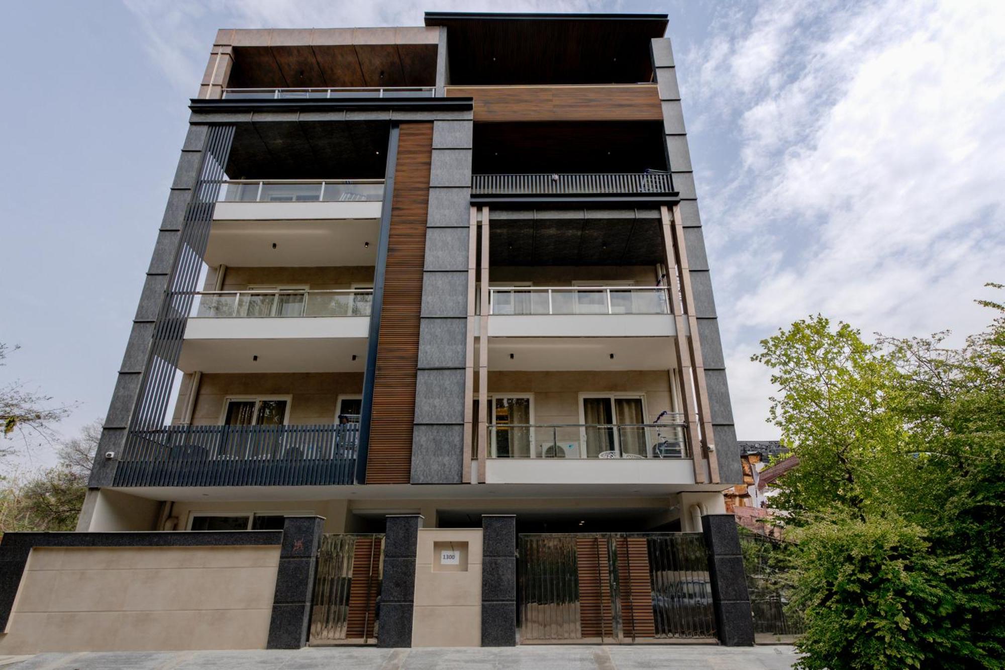 Aparthotel 1 Bhk Serviced Apartments Sector 52 Near Millennium City Centre Metro Station