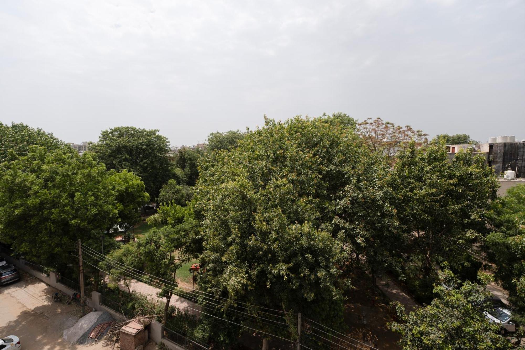 1 Bhk Serviced Apartments Sector 52 Near Millennium City Centre Metro Station *