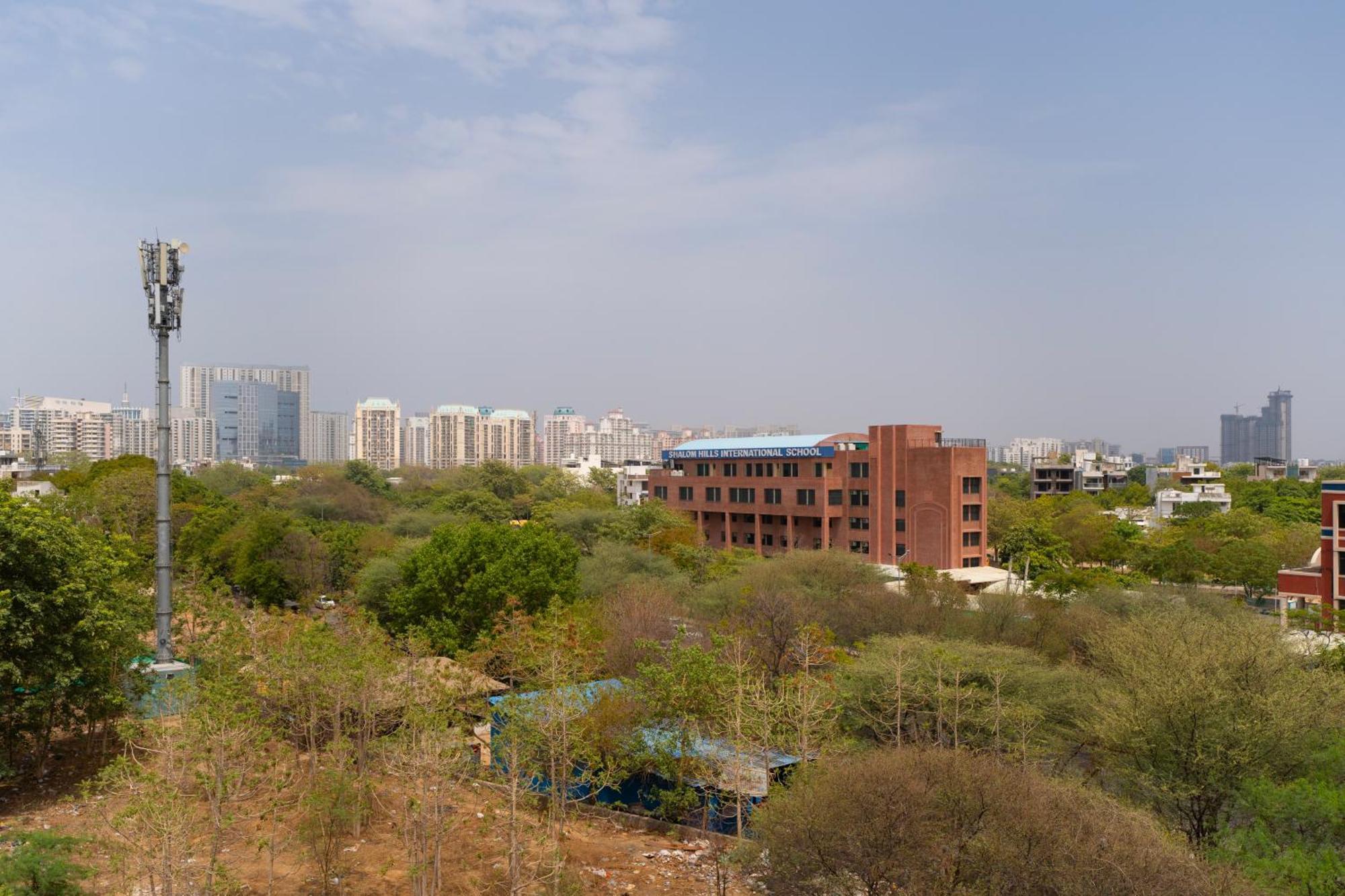 1 Bhk Serviced Apartments Sector 52 Near Millennium City Centre Metro Station * Gurgaon