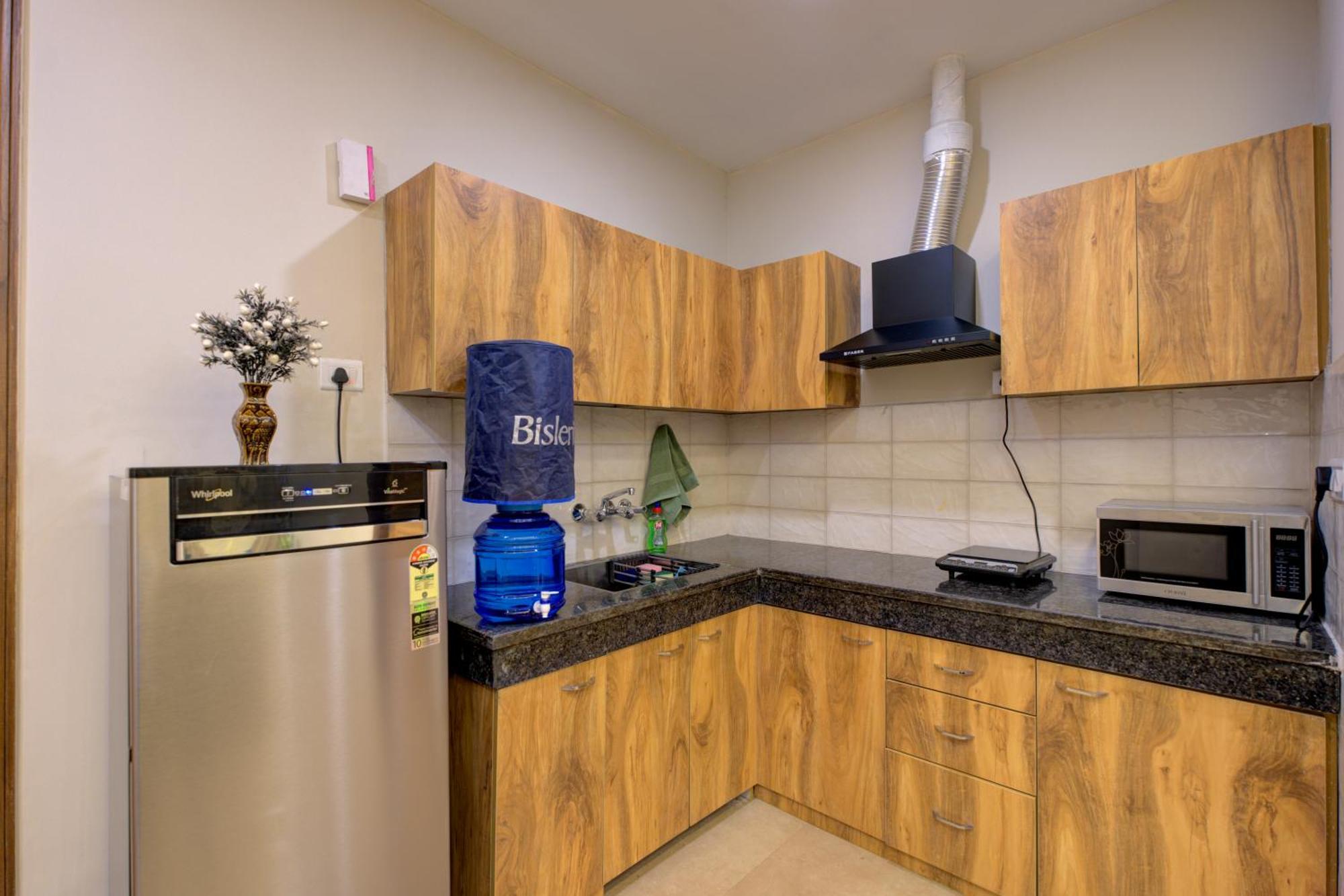 1 Bhk Serviced Apartments Sector 52 Near Millennium City Centre Metro Station * Gurgaon