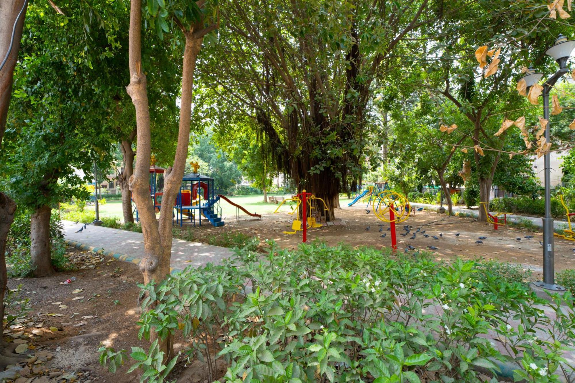1 Bhk Serviced Apartments Sector 52 Near Millennium City Centre Metro Station * Gurgaon
