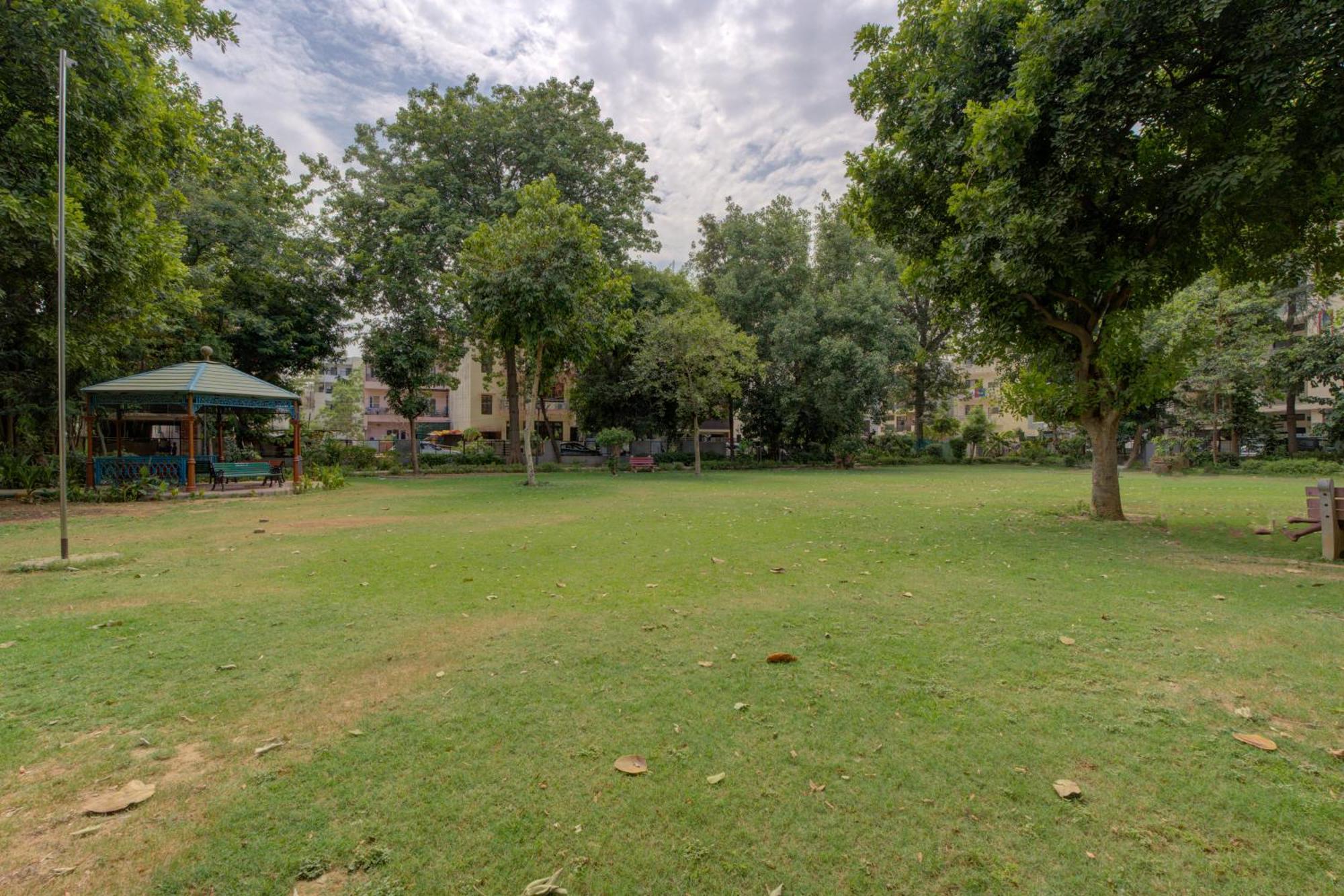1 Bhk Serviced Apartments Sector 52 Near Millennium City Centre Metro Station *