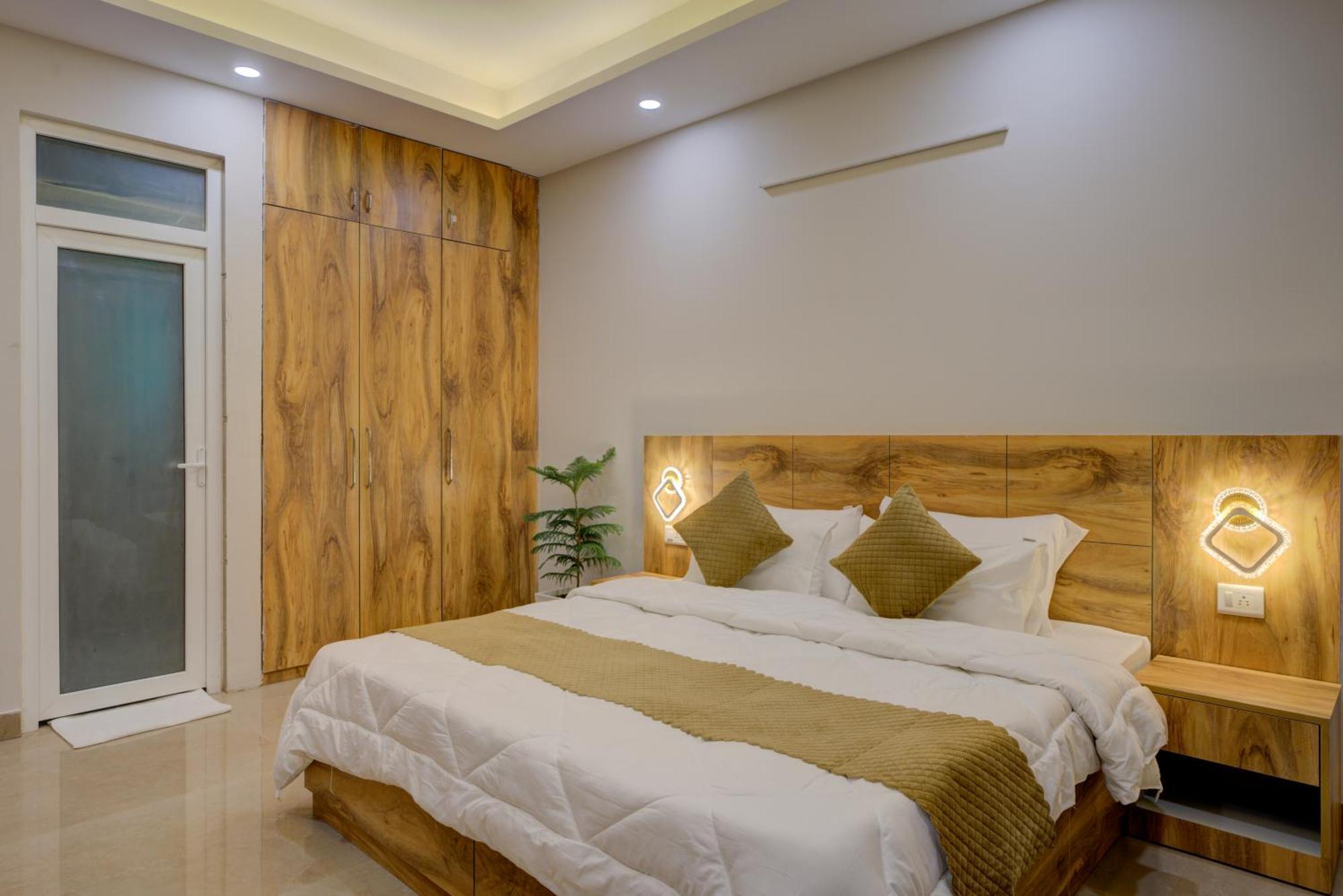 1 Bhk Serviced Apartments Sector 52 Near Millennium City Centre Metro Station * Gurgaon