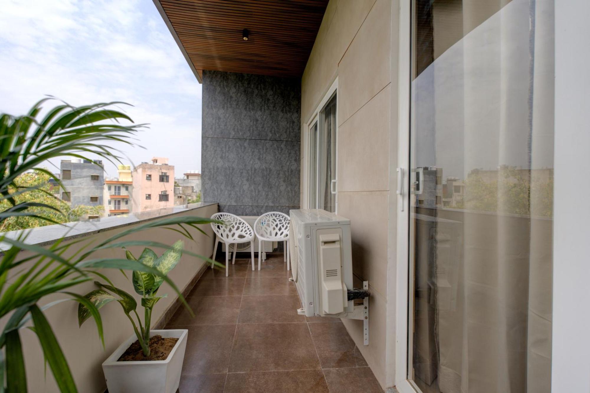 Aparthotel 1 Bhk Serviced Apartments Sector 52 Near Millennium City Centre Metro Station