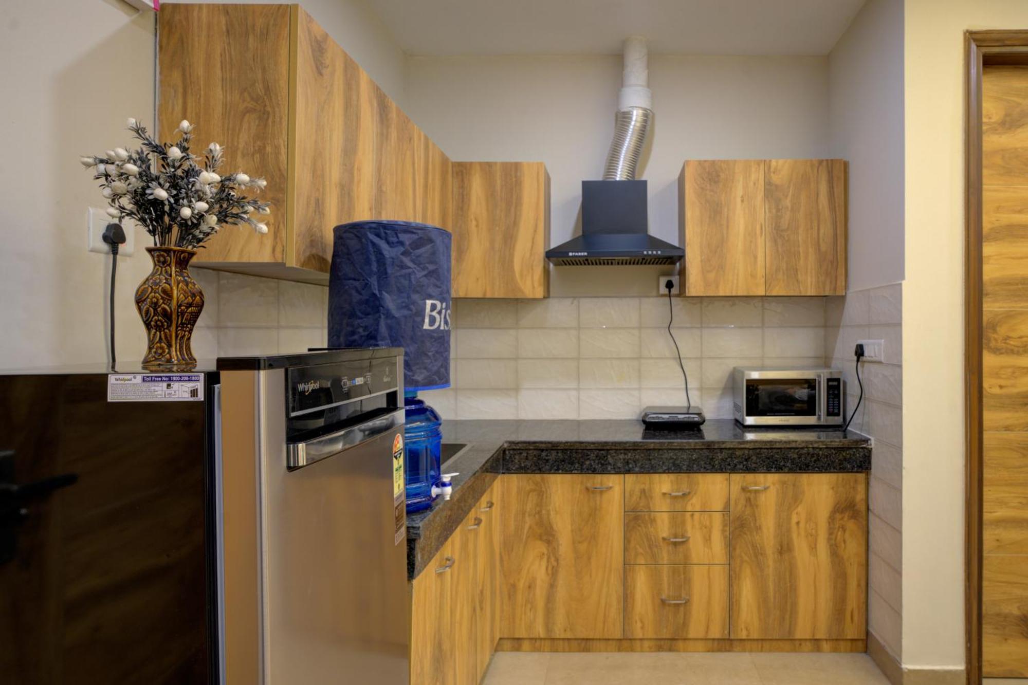 Aparthotel 1 Bhk Serviced Apartments Sector 52 Near Millennium City Centre Metro Station *