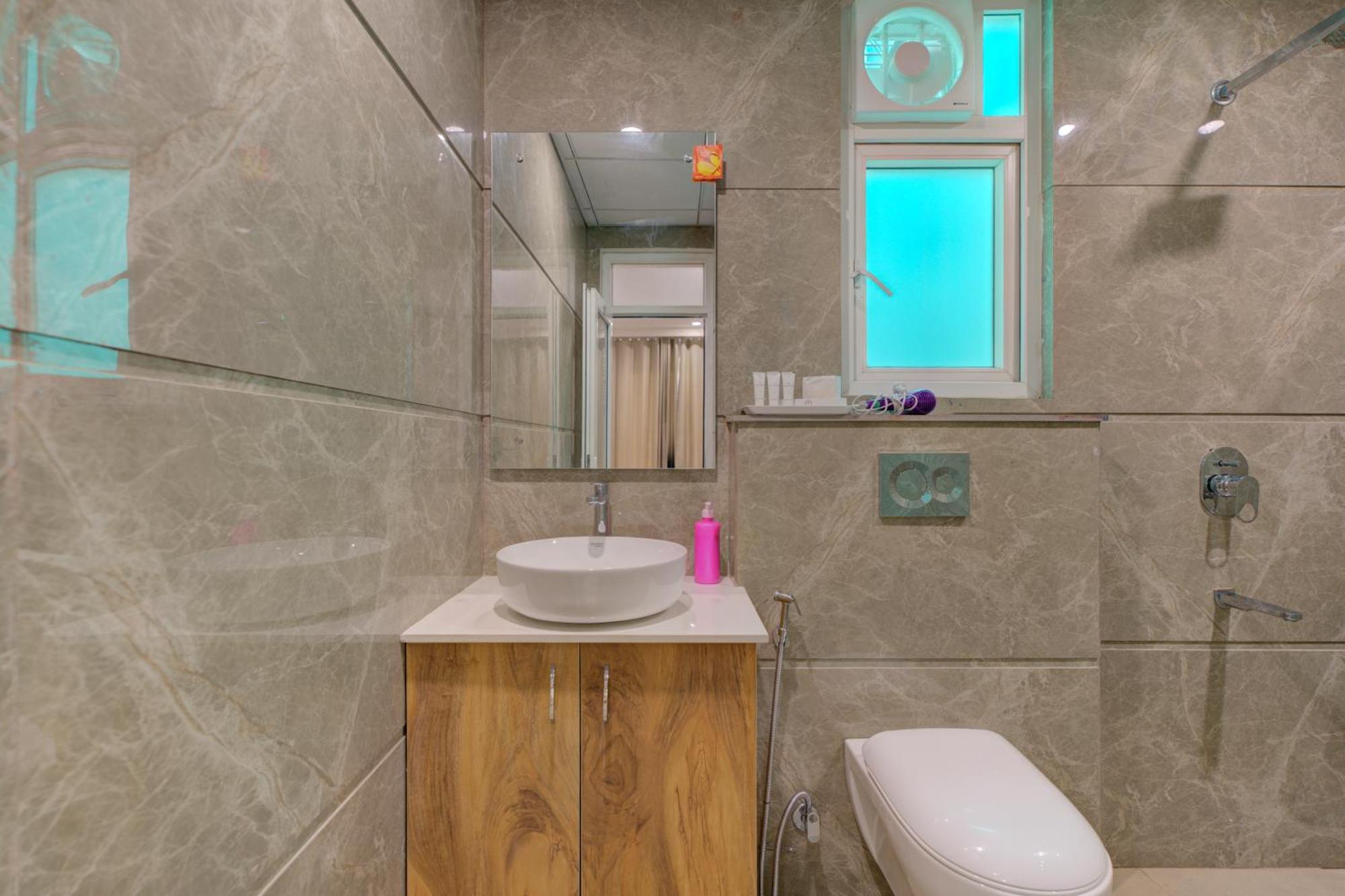 1 Bhk Serviced Apartments Sector 52 Near Millennium City Centre Metro Station * Gurgaon