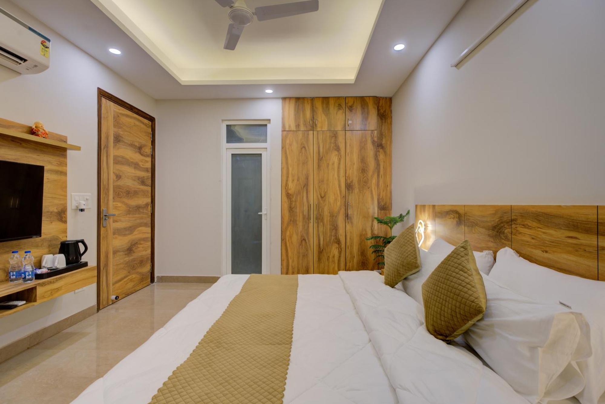 Aparthotel 1 Bhk Serviced Apartments Sector 52 Near Millennium City Centre Metro Station