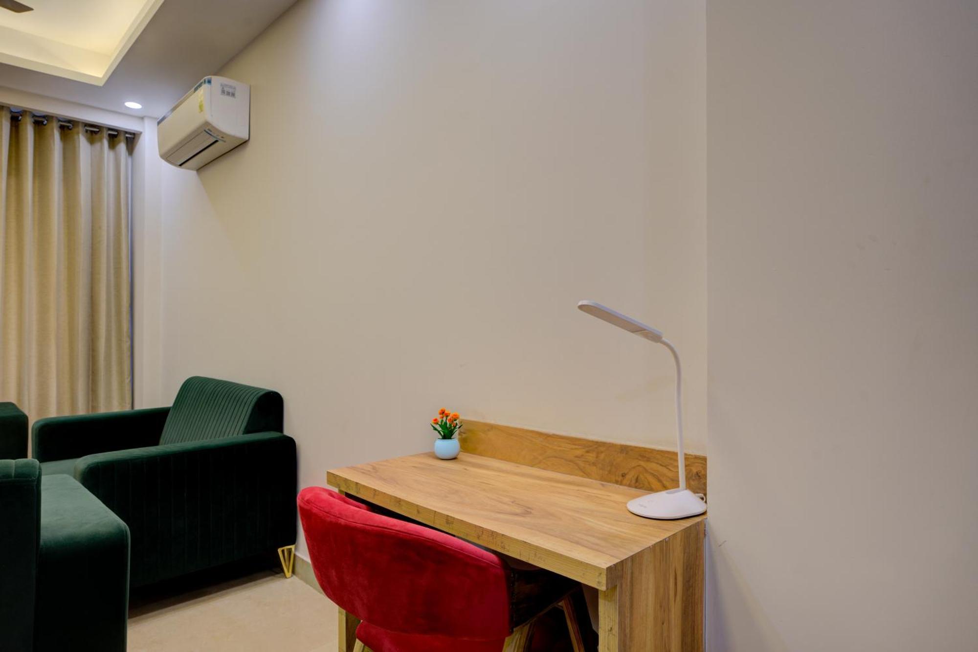 1 Bhk Serviced Apartments Sector 52 Near Millennium City Centre Metro Station * Gurgaon