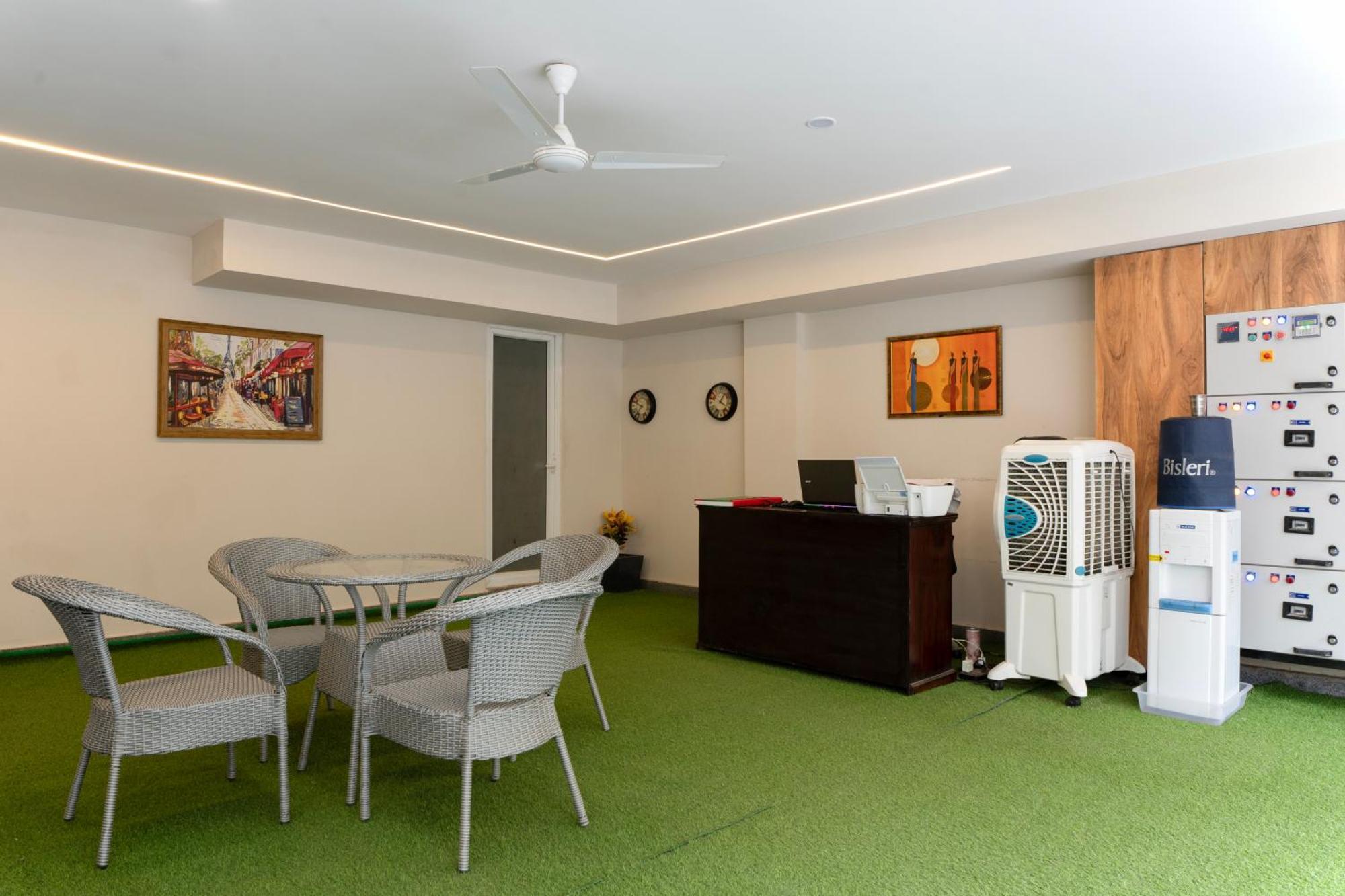 1 Bhk Serviced Apartments Sector 52 Near Millennium City Centre Metro Station Aparthotel