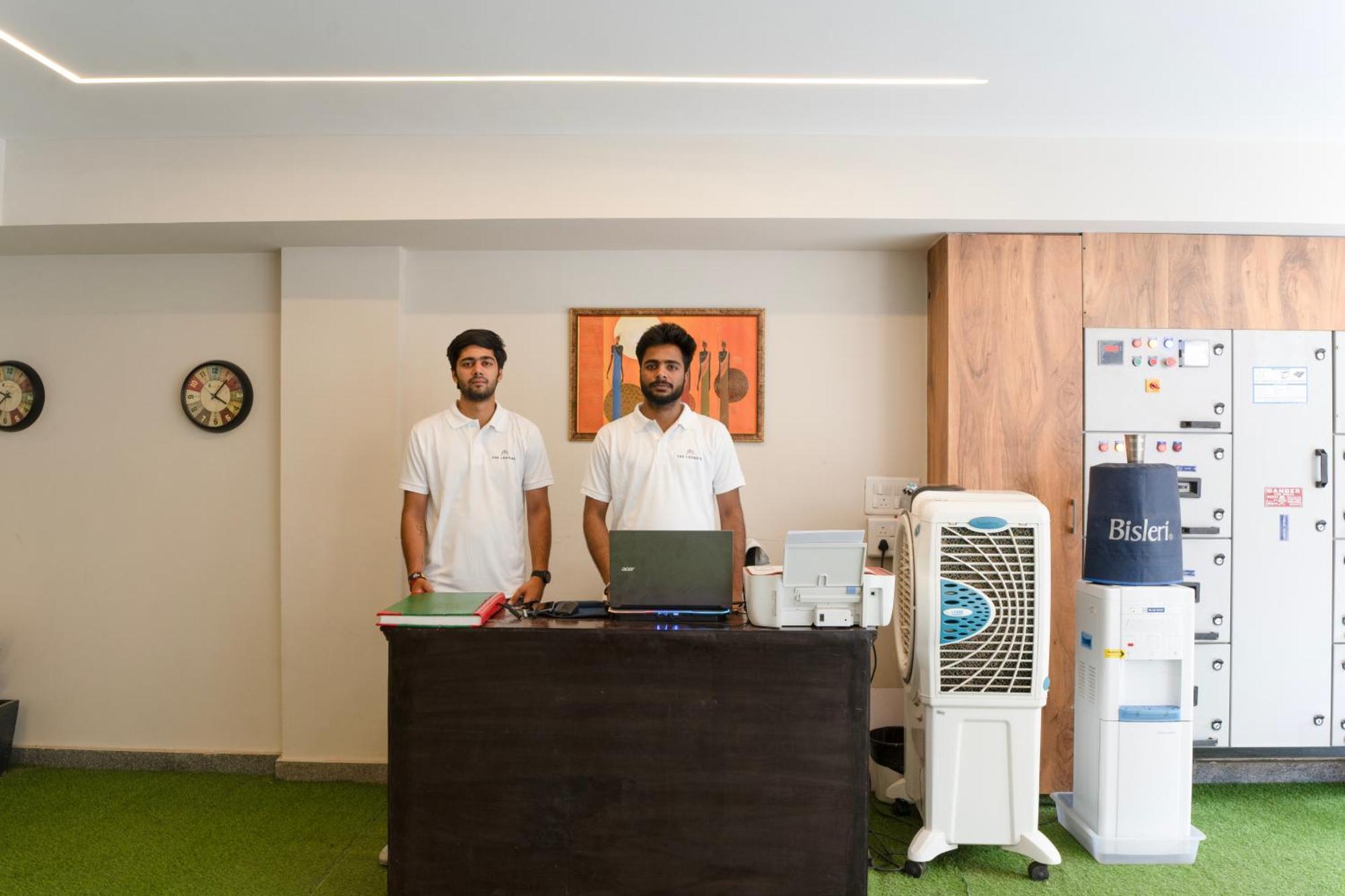 Aparthotel 1 Bhk Serviced Apartments Sector 52 Near Millennium City Centre Metro Station