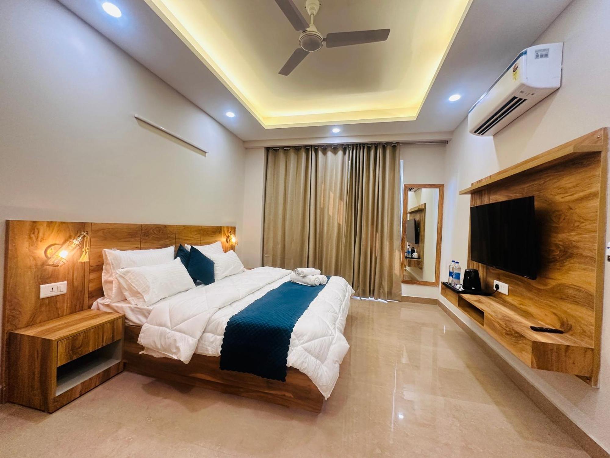 1 Bhk Serviced Apartments Sector 52 Near Millennium City Centre Metro Station *