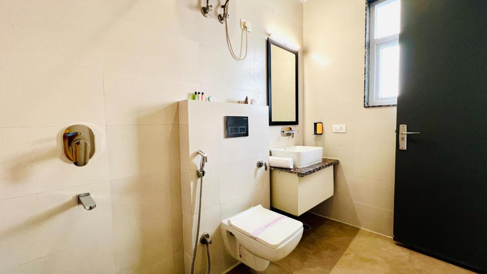 Bluo Medicity - 3* Gurgaon