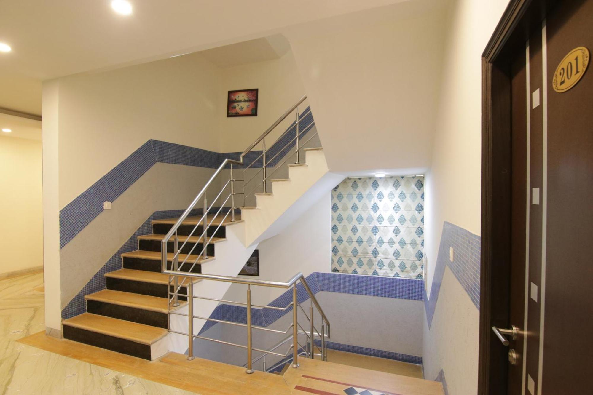 Leaf 9, Cyber Near Ambience Mall Hotel 3*