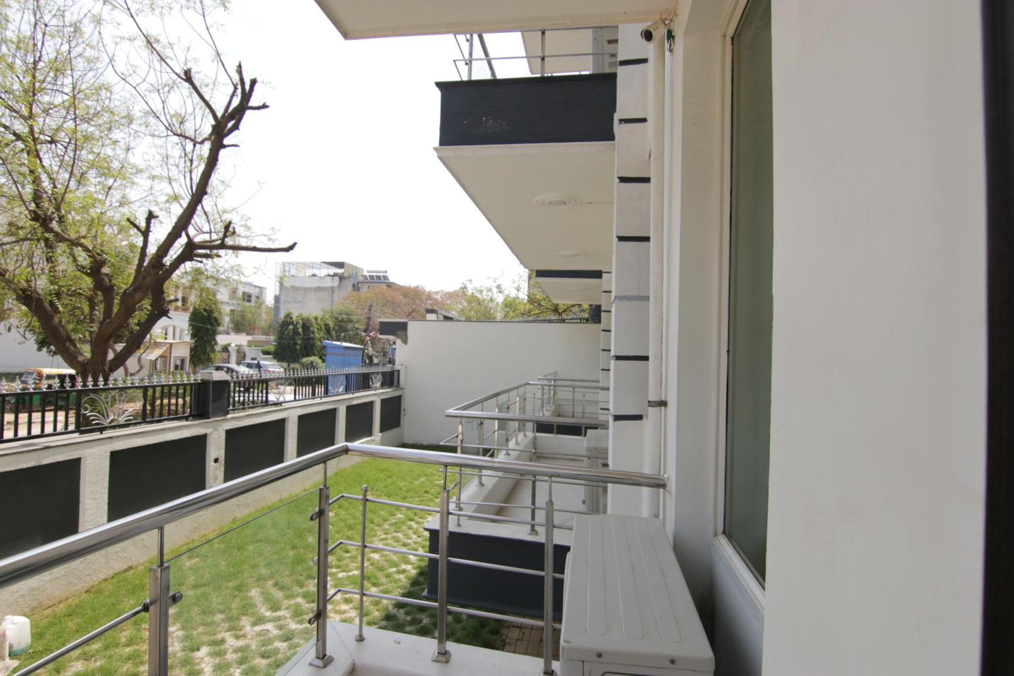 Hotel Leaf 9, Cyber Near Ambience Mall 3*