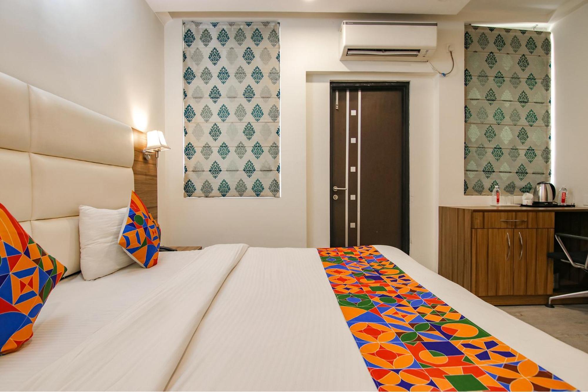 Hotel Leaf 9, Cyber Near Ambience Mall