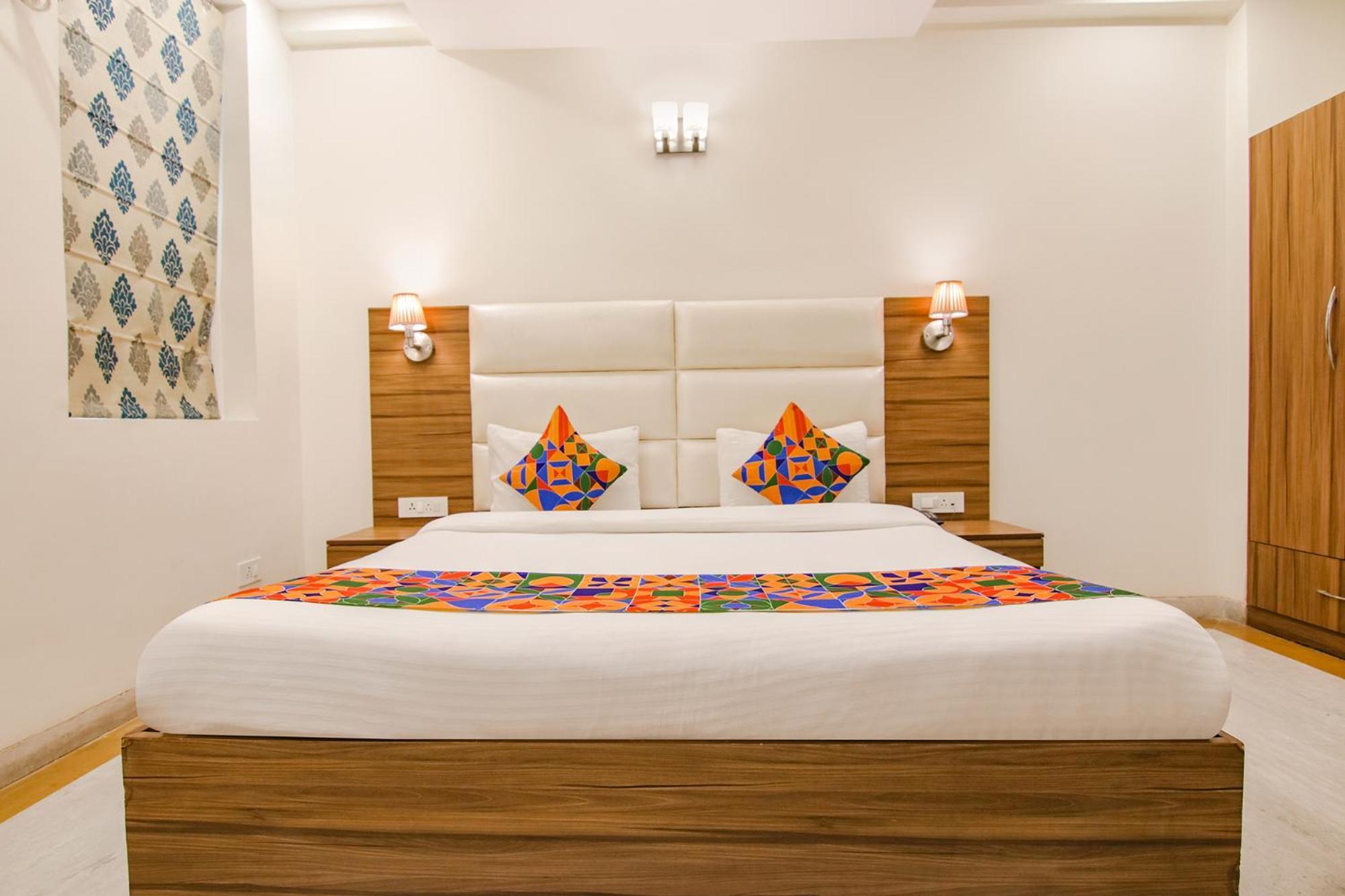 Leaf 9, Cyber Near Ambience Mall Hotel 3*