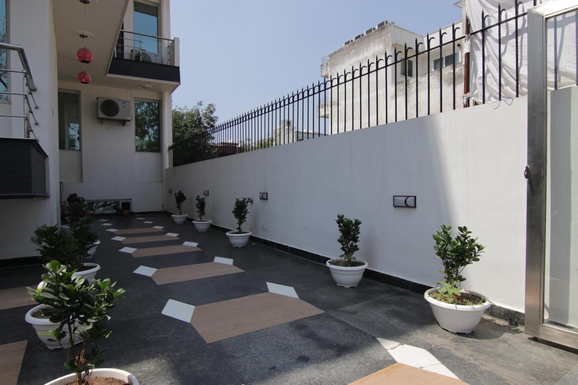 Leaf 9, Cyber Near Ambience Mall Hotel 3*