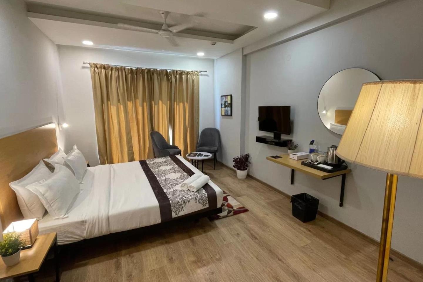 Saltstayz Sector 39- Near Rajiv Chowk & Sohna Road Hotel 3*