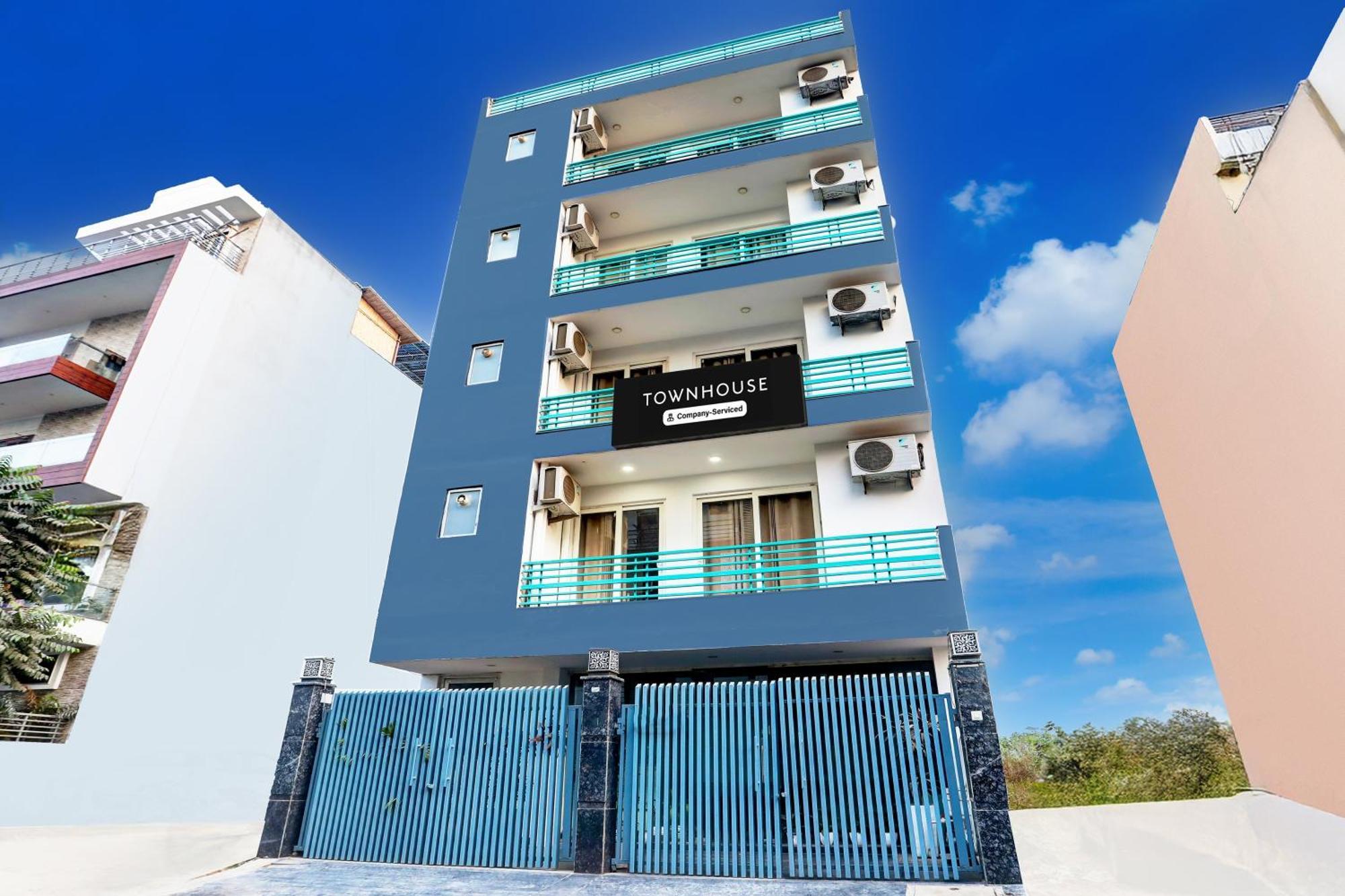 Super Townhouse Sector 52 Near Artemis Hospital Hotel