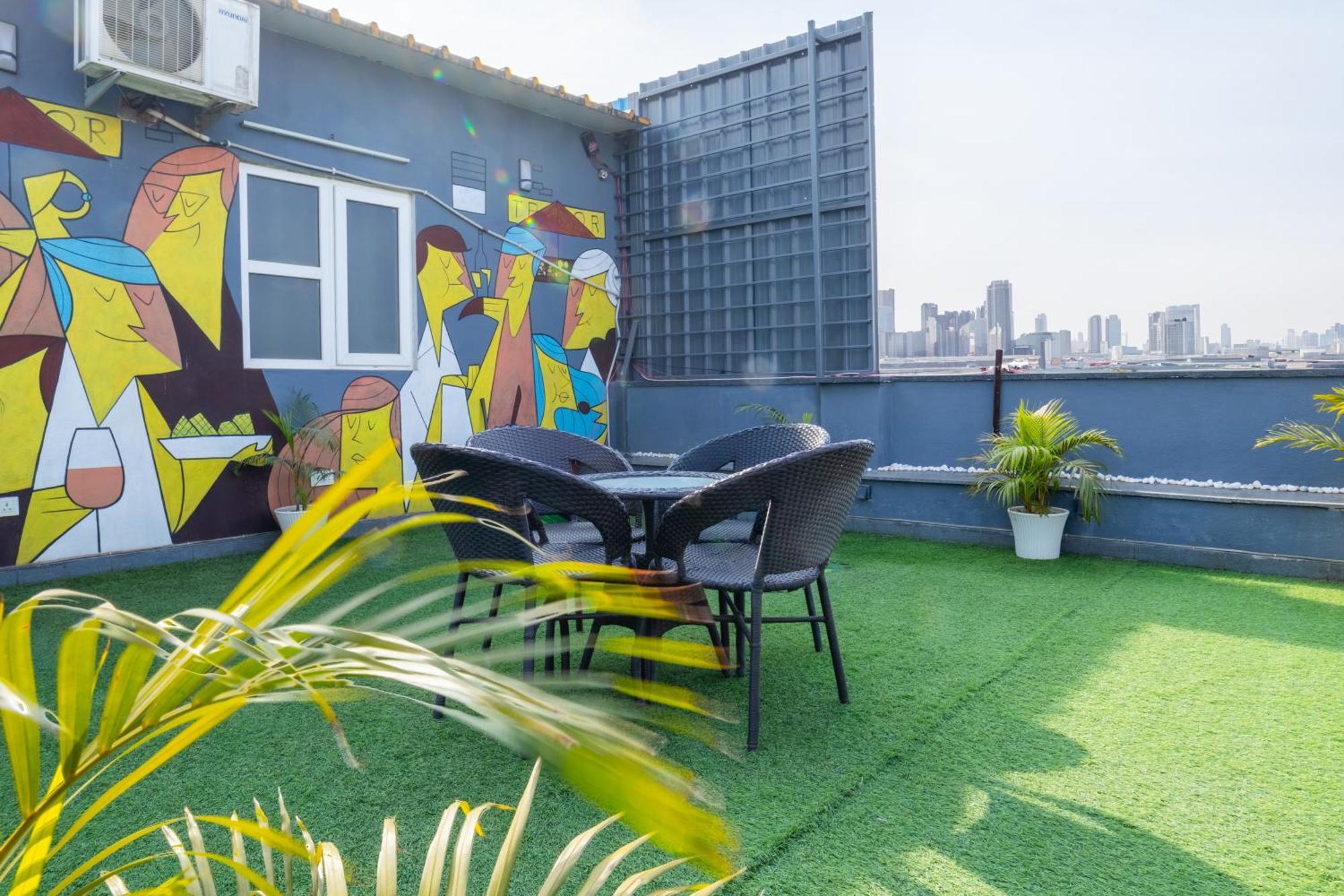 Housr Sector 42 Hotel Gurgaon