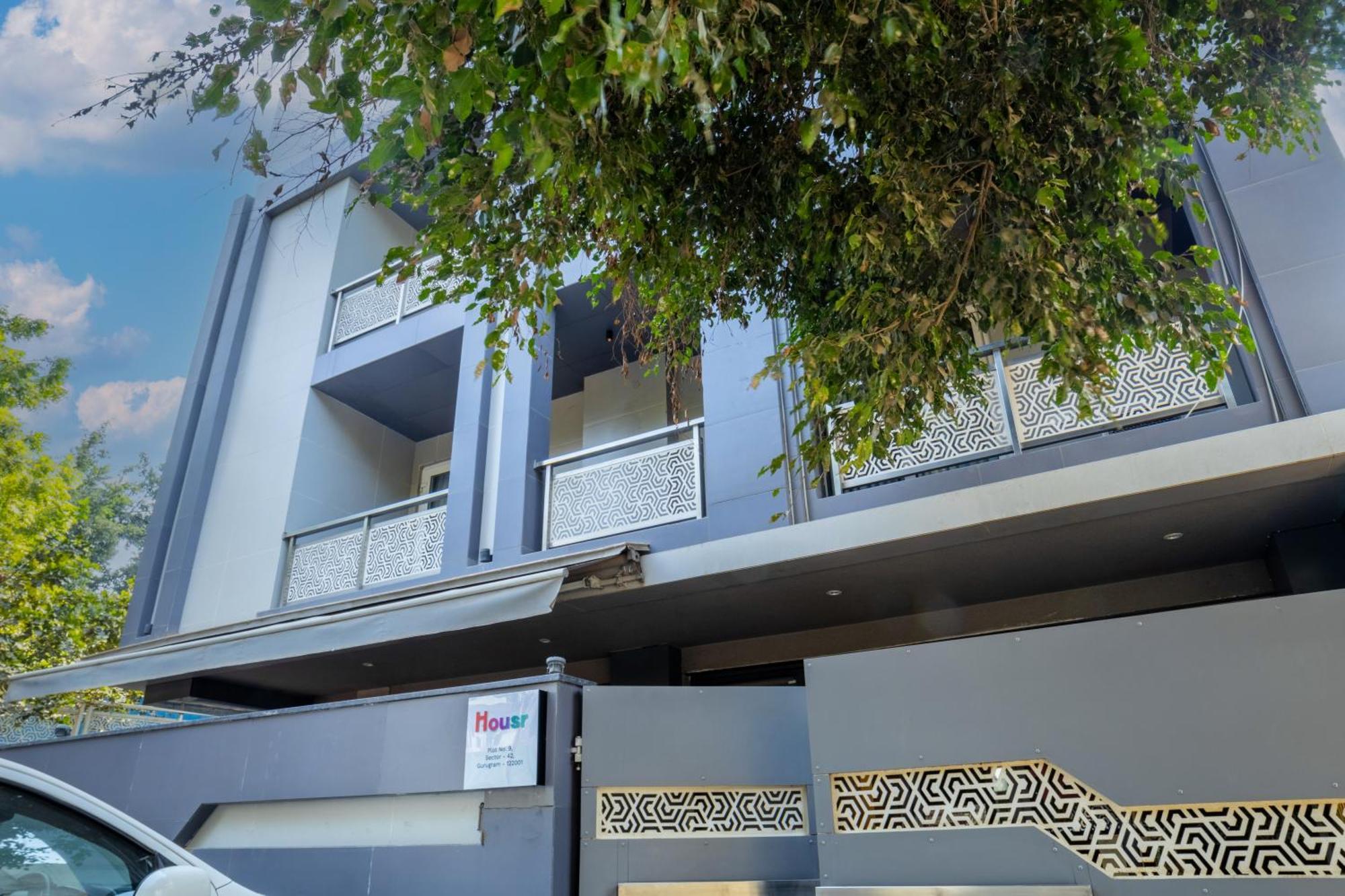 Housr Sector 42 Hotel