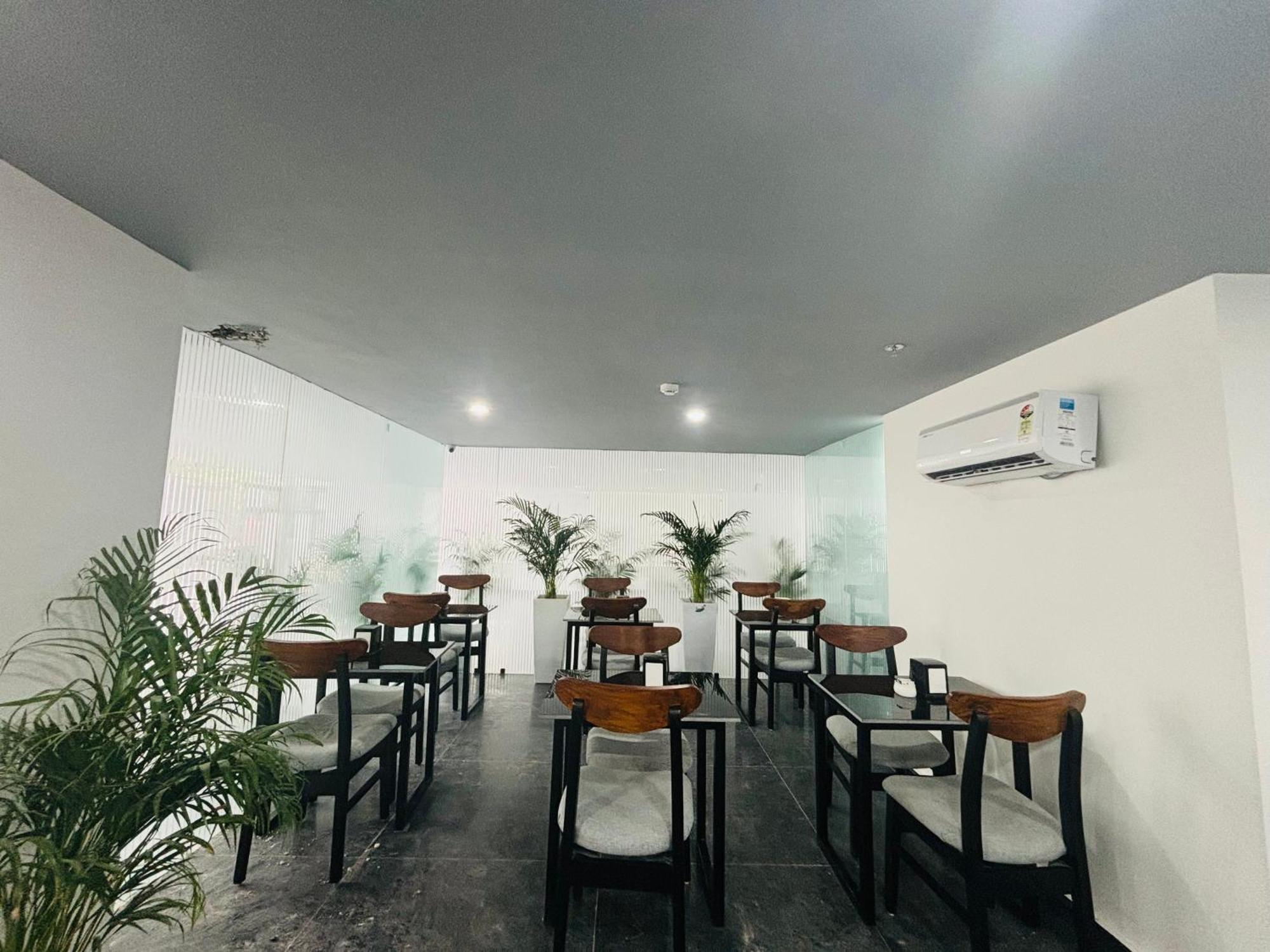 Hotel Bedchambers Serviced Apartment, Golf Course, Gurgaon