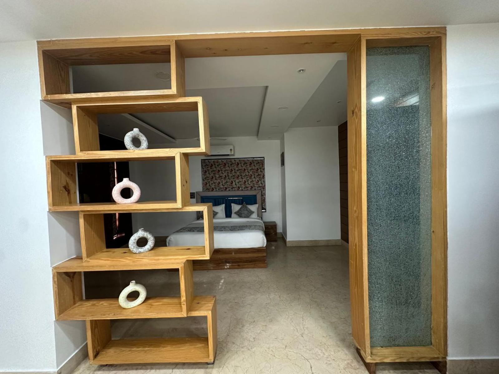 Hotel Rajmahal Suits