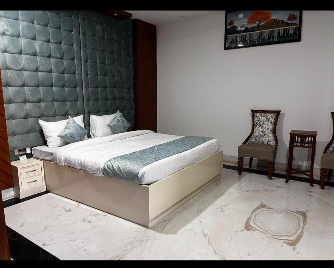 Hotel Rajmahal Suits Gurgaon