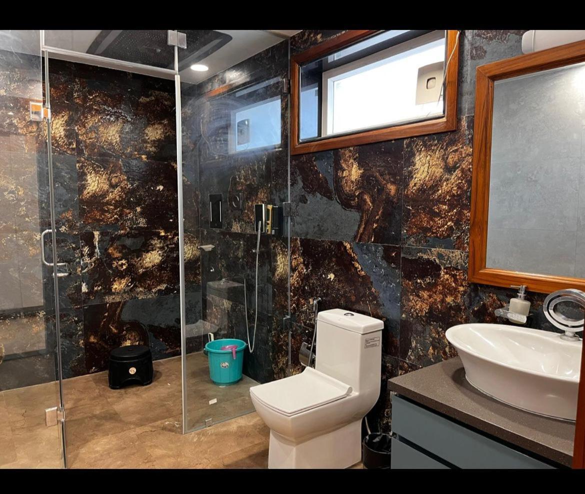 Rajmahal Suits 3*