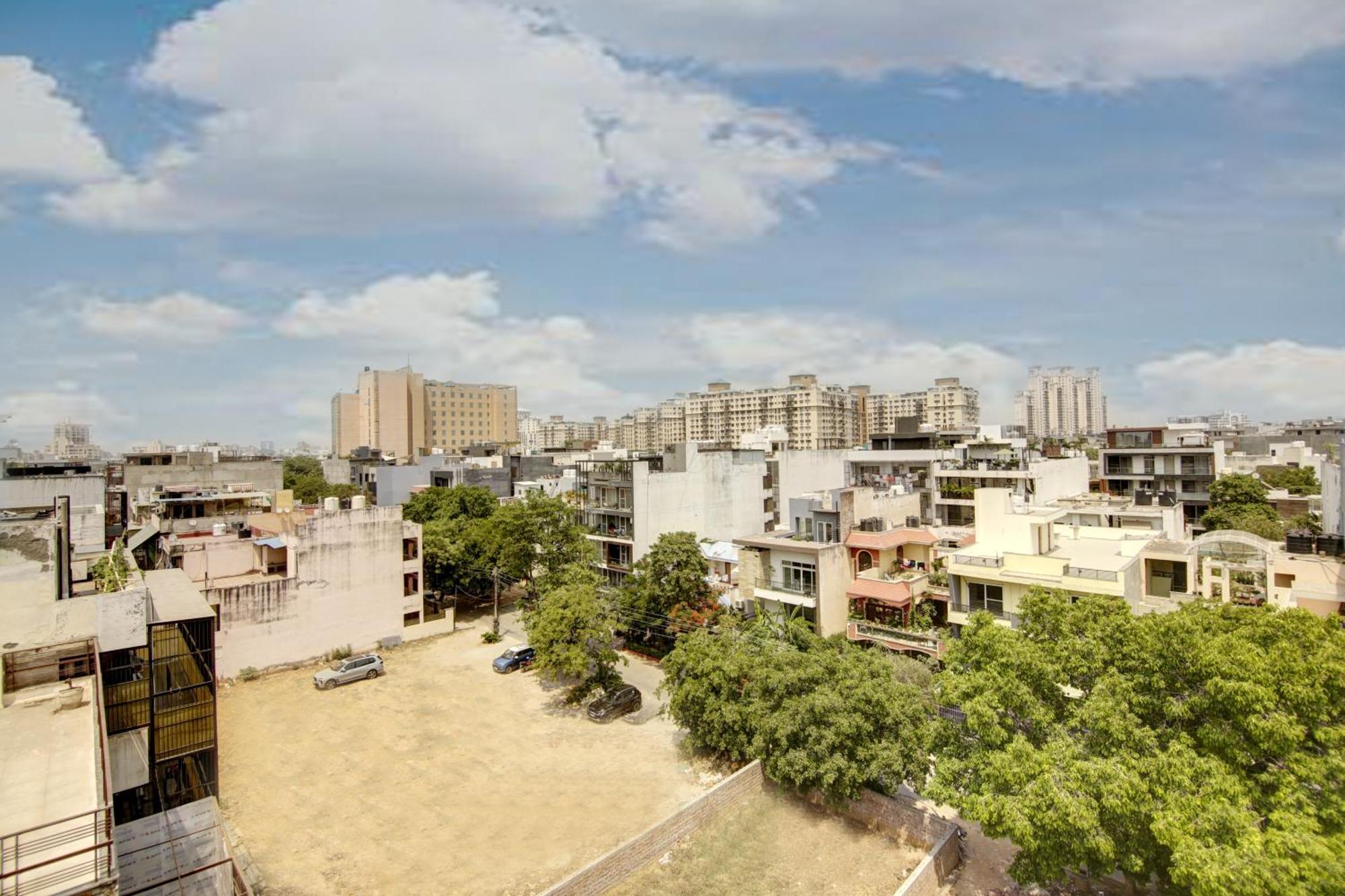 Hotel Limewood - Fortis Hospital & Huda Centre
