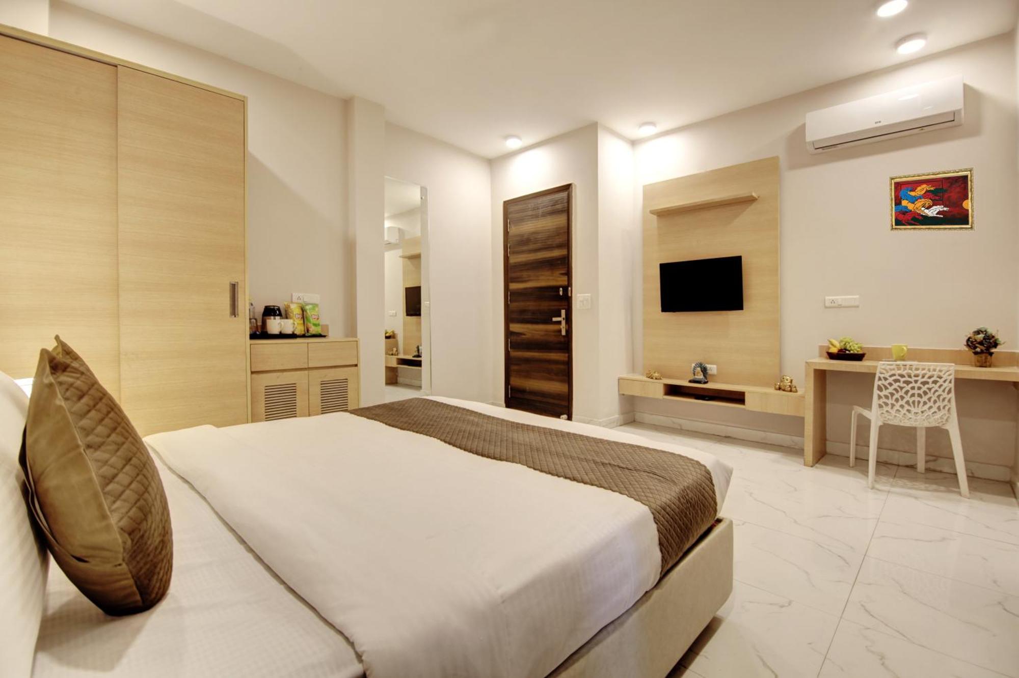 Limewood - Fortis Hospital & Huda Centre Hotel Gurgaon