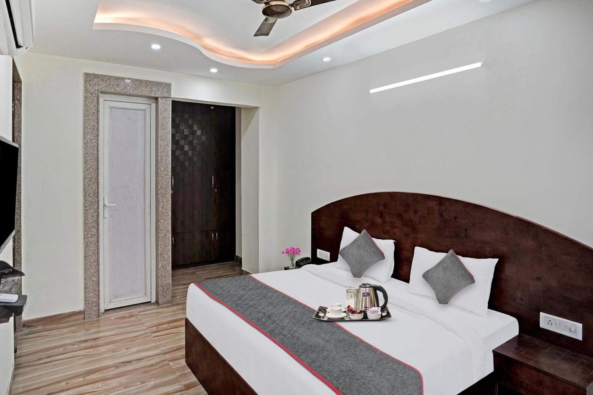 Townhouse 1135 Bellmore Hotel