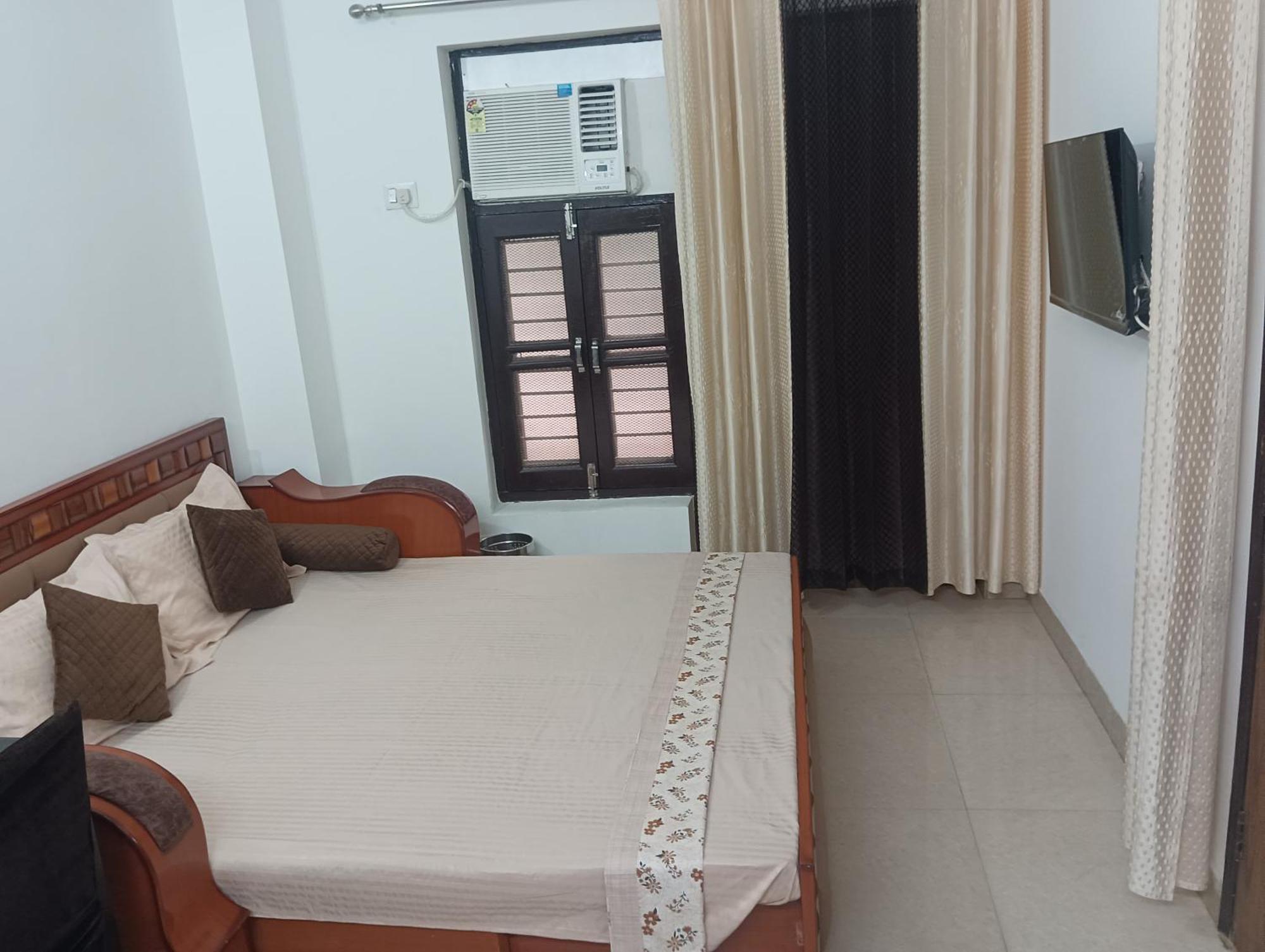 Apartment Our Ac 100m Away From Medanta Hospital